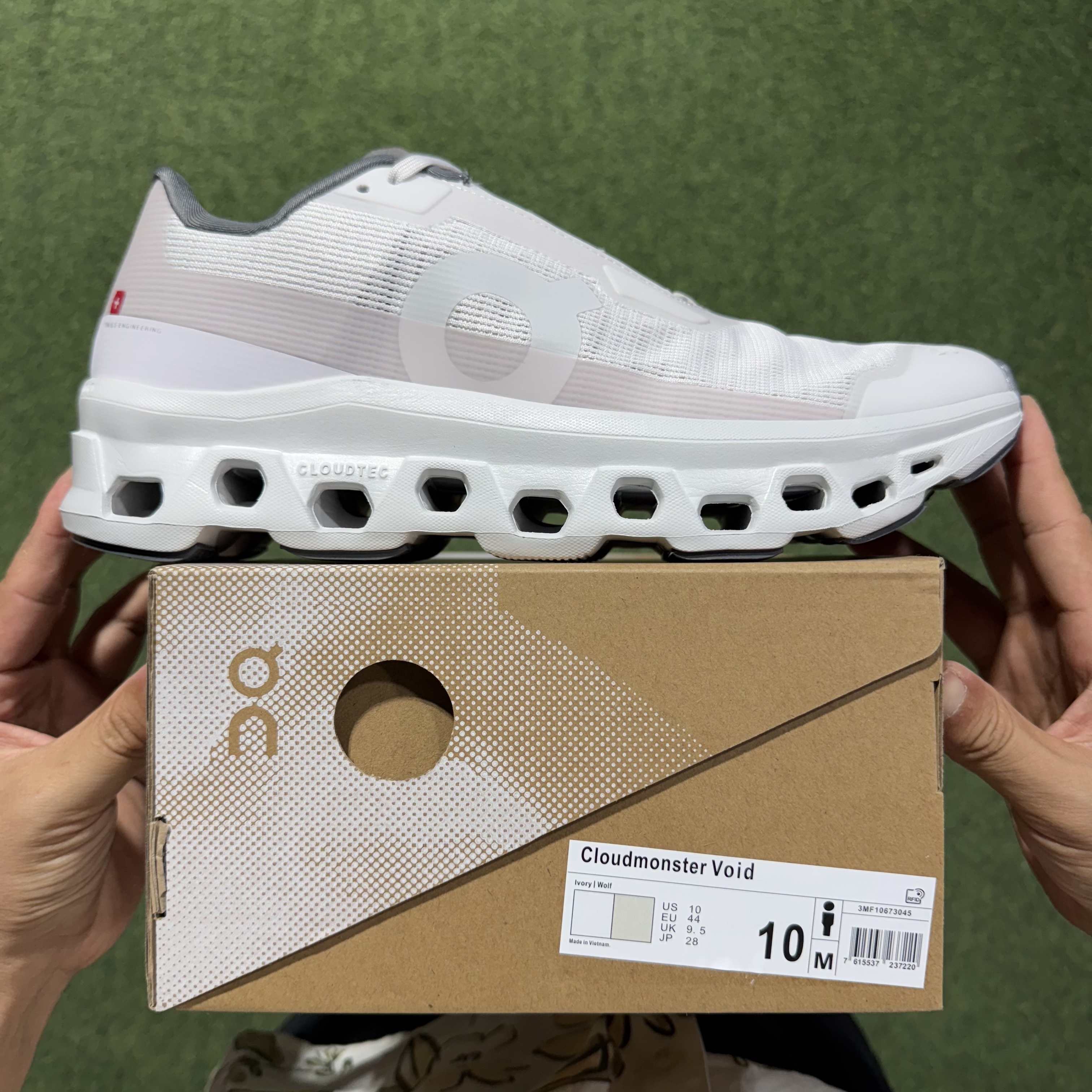 On昂跑  Cloudmonster Void atmos 1 M 低筒 时尚舒适防滑耐磨  波鞋 跑步鞋 女款男款  白色 3WF10493045