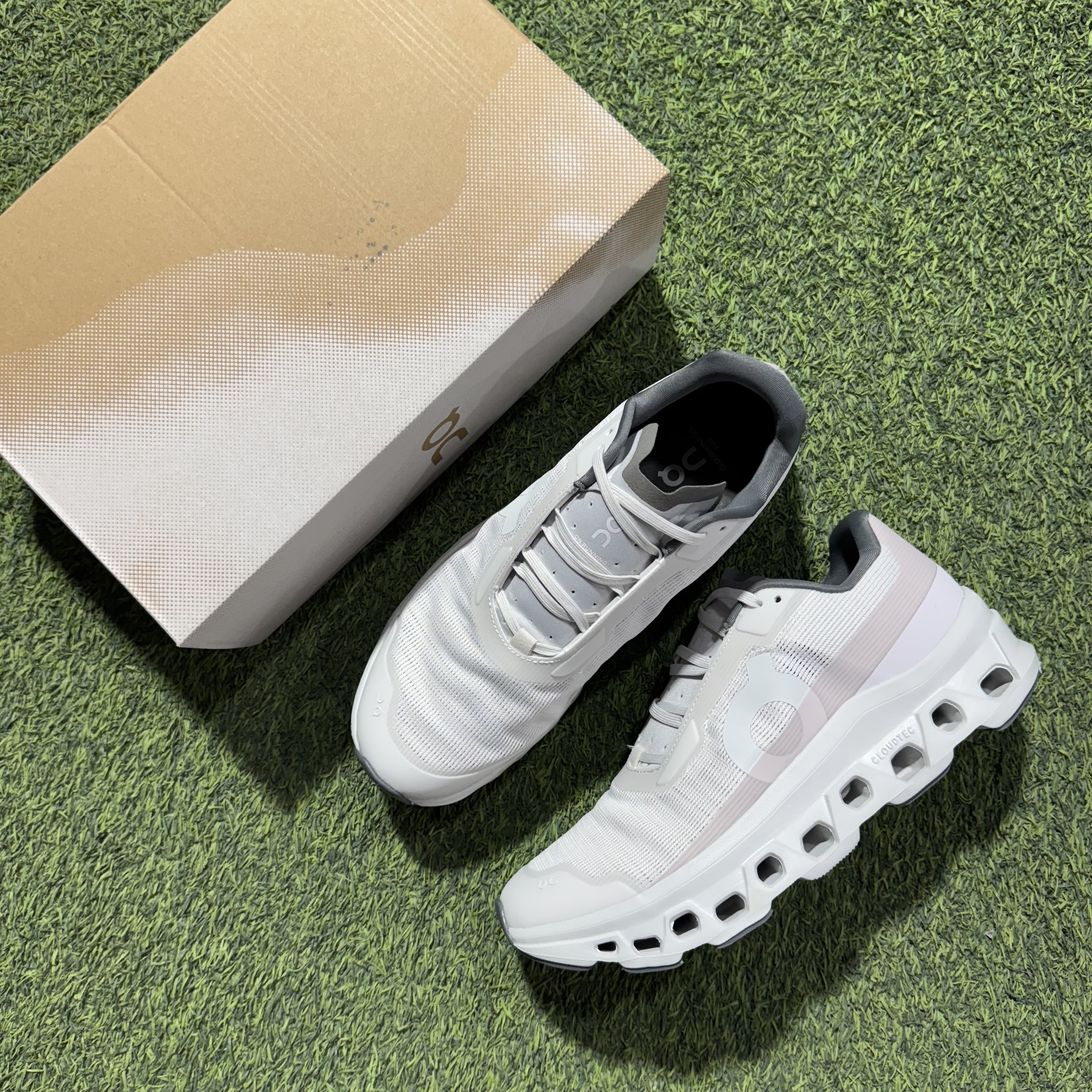 On昂跑  Cloudmonster Void atmos 1 M 低筒 时尚舒适防滑耐磨  波鞋 跑步鞋 女款男款  白色 3WF10493045