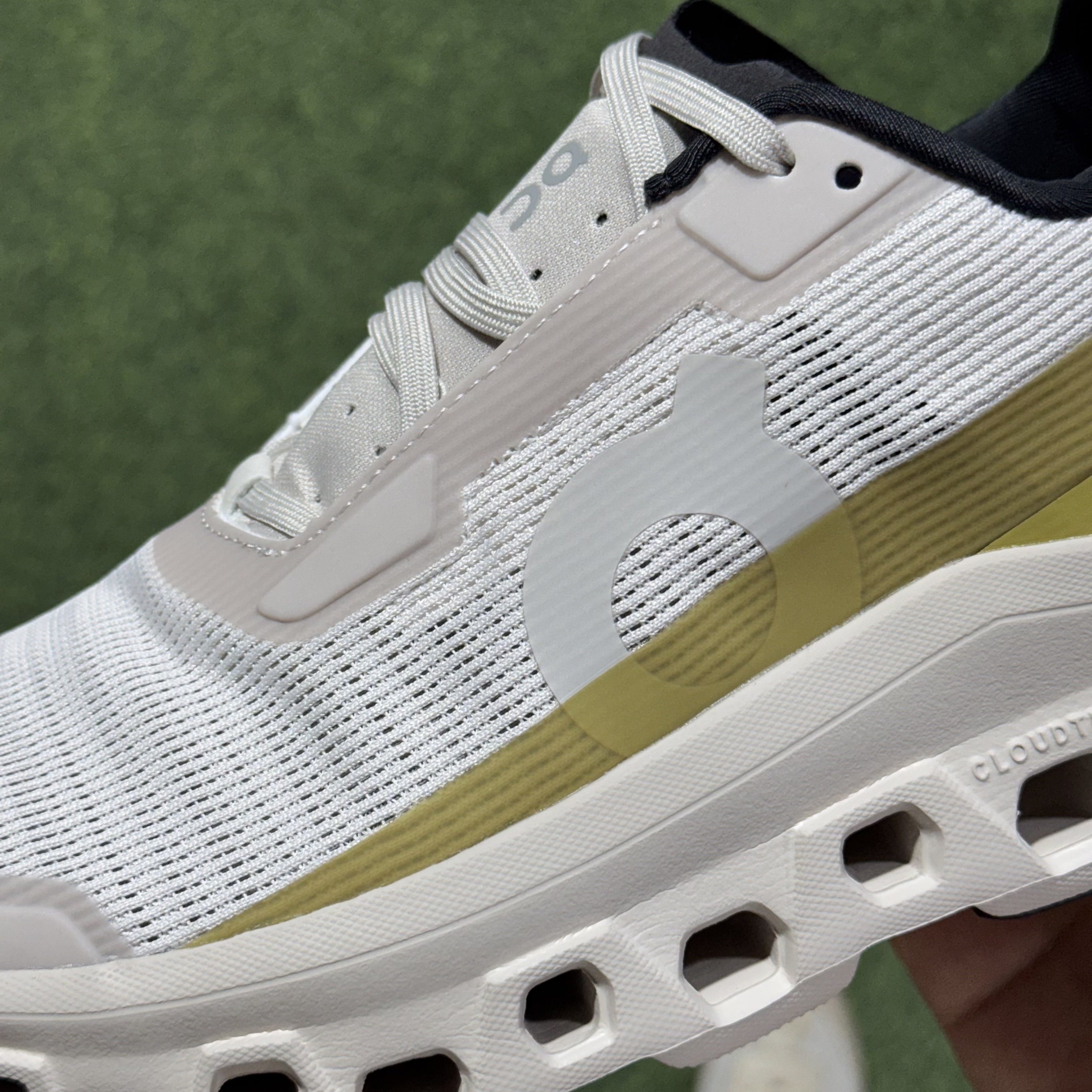 On昂跑  Cloudmonster Void atmos 1 M 低筒 时尚舒适防滑耐磨  波鞋 跑步鞋 女款男款  米绿色 3MF10673352