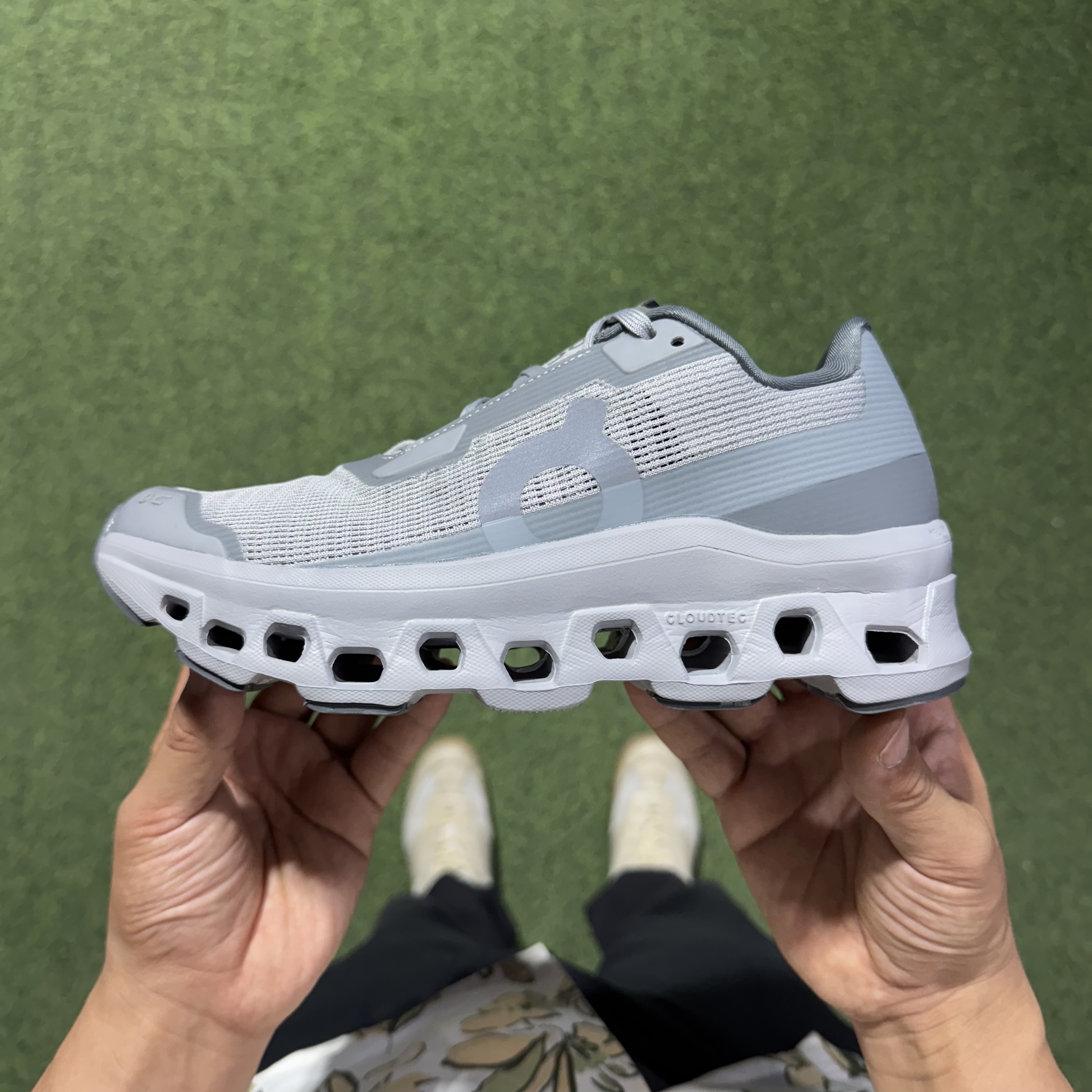 On昂跑 ATMOS Cloudmonster Void atmos 1 M 低筒 时尚舒适防滑耐磨  波鞋 跑步鞋 女款男款  灰色 3MF10671014