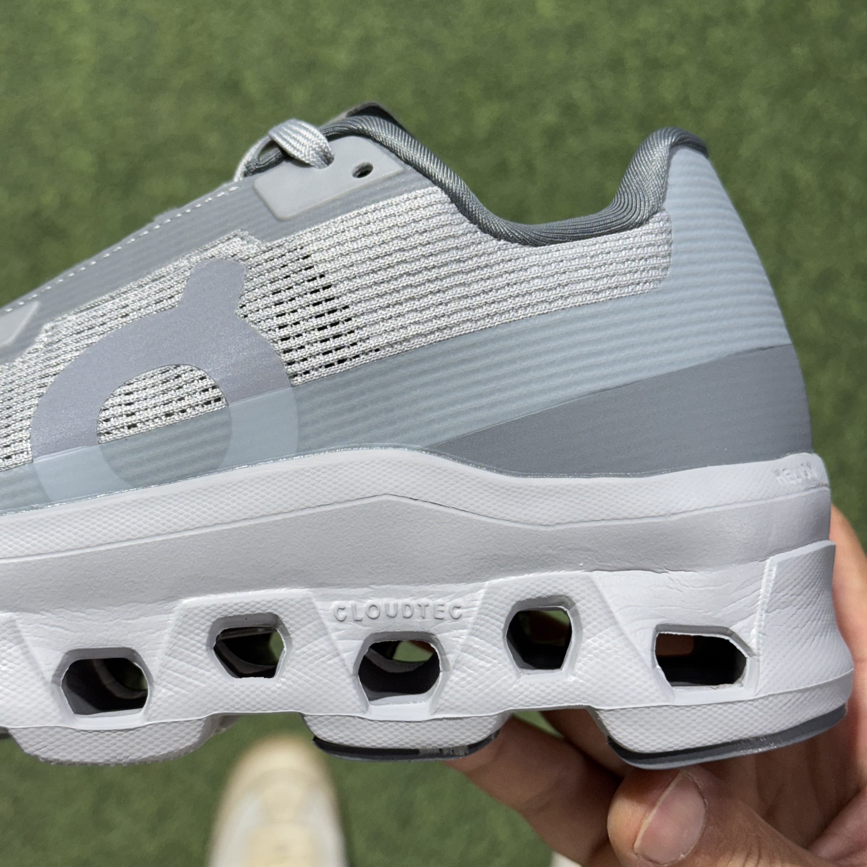 On昂跑 ATMOS Cloudmonster Void atmos 1 M 低筒 时尚舒适防滑耐磨  波鞋 跑步鞋 女款男款  灰色 3MF10671014