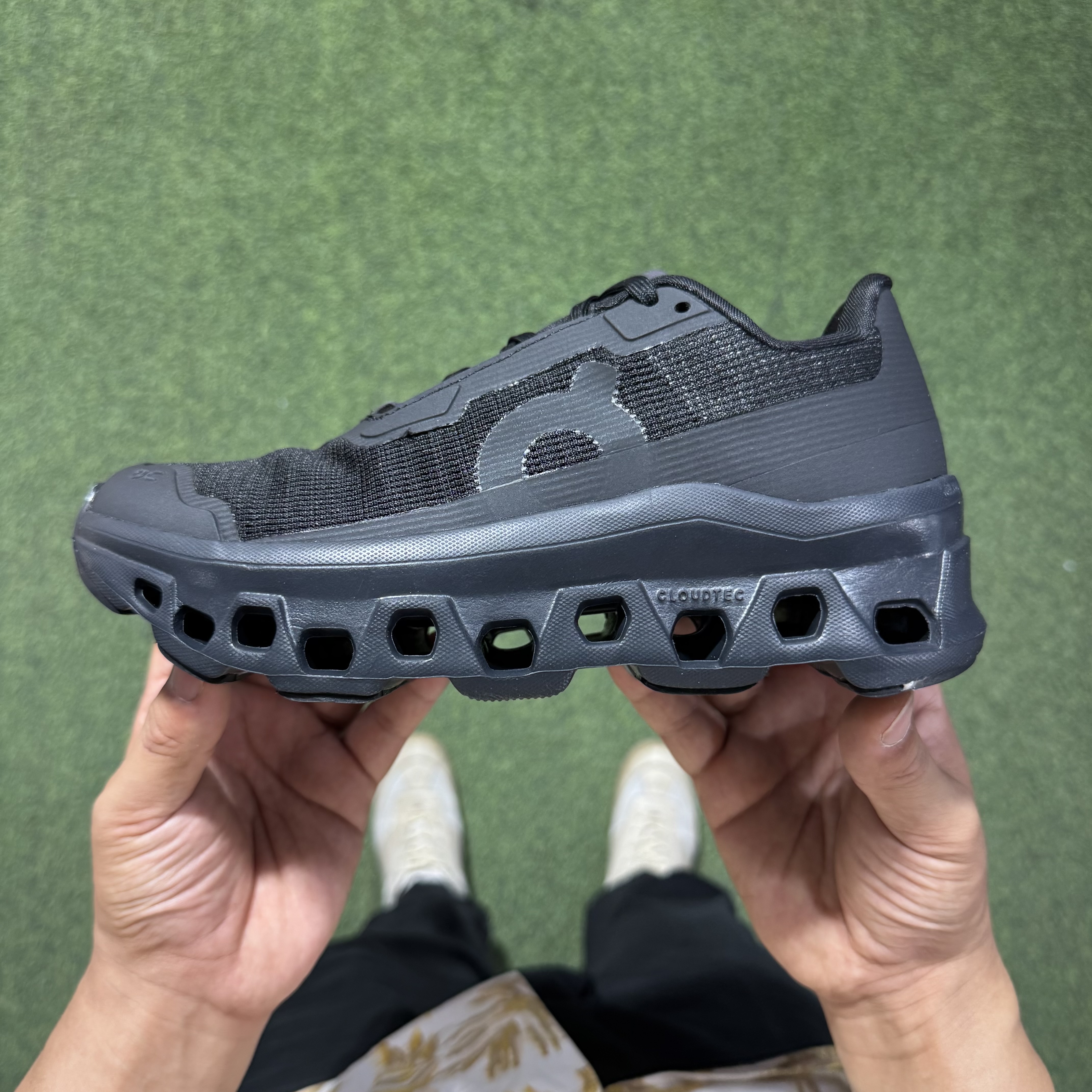 On昂跑 Cloudmonster Void atmos 1 M 低筒 时尚舒适防滑耐磨  波鞋 跑步鞋 女款男款  黑武士 3MD11770485