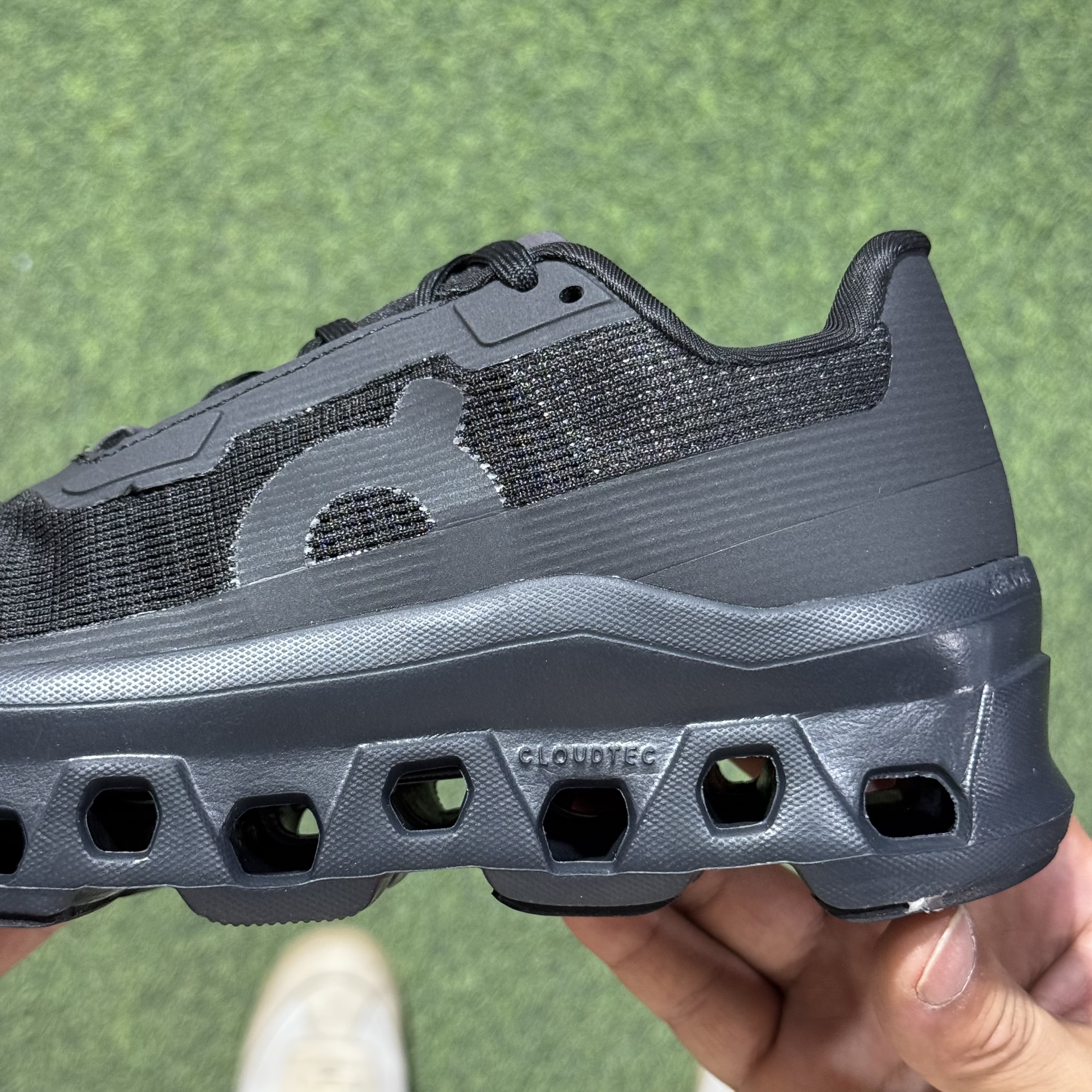 On昂跑 Cloudmonster Void atmos 1 M 低筒 时尚舒适防滑耐磨  波鞋 跑步鞋 女款男款  黑武士 3MD11770485