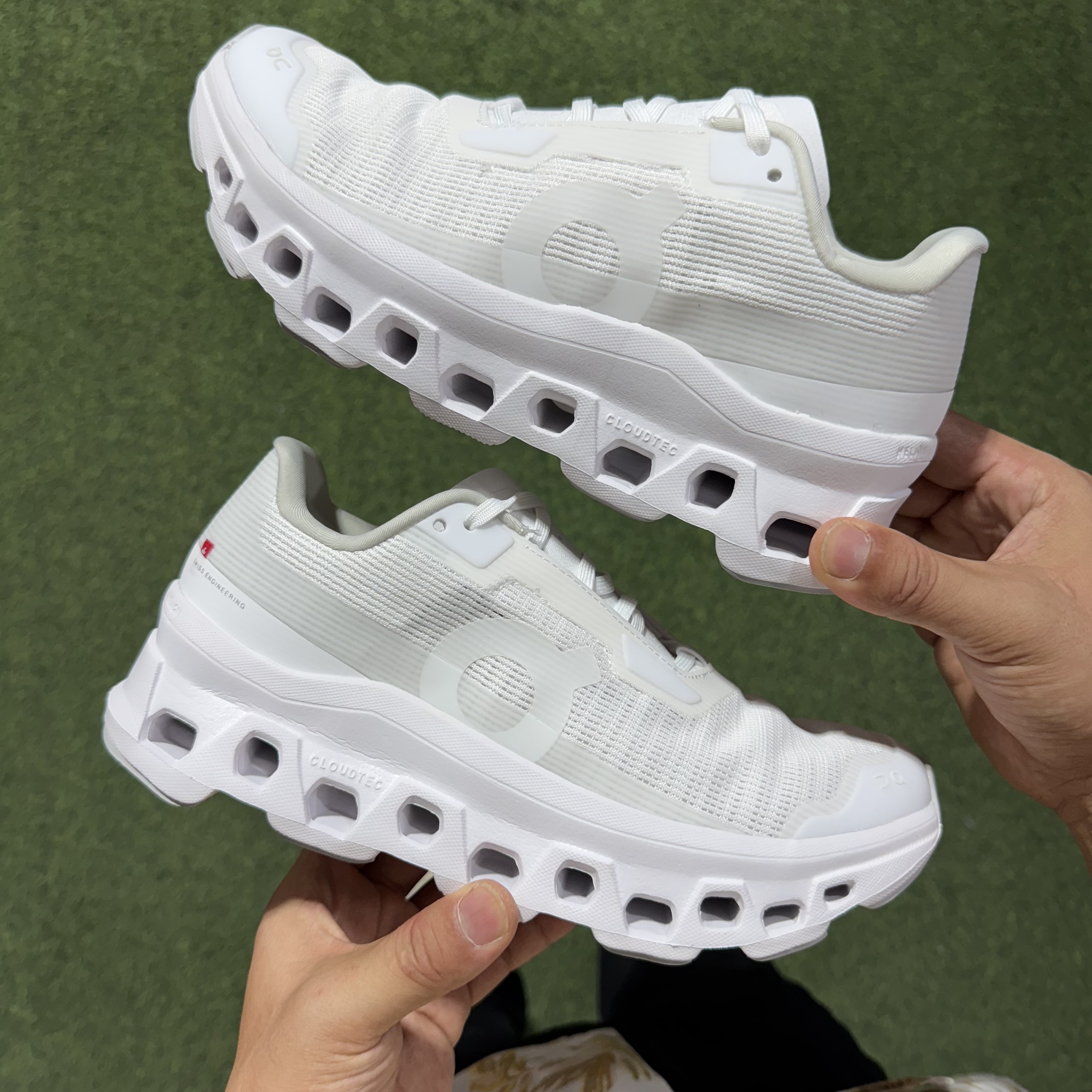 On昂跑 Cloudmonster Void atmos 1 M 低筒 时尚舒适防滑耐磨  波鞋 跑步鞋 女款男款 白色 3MF10671200