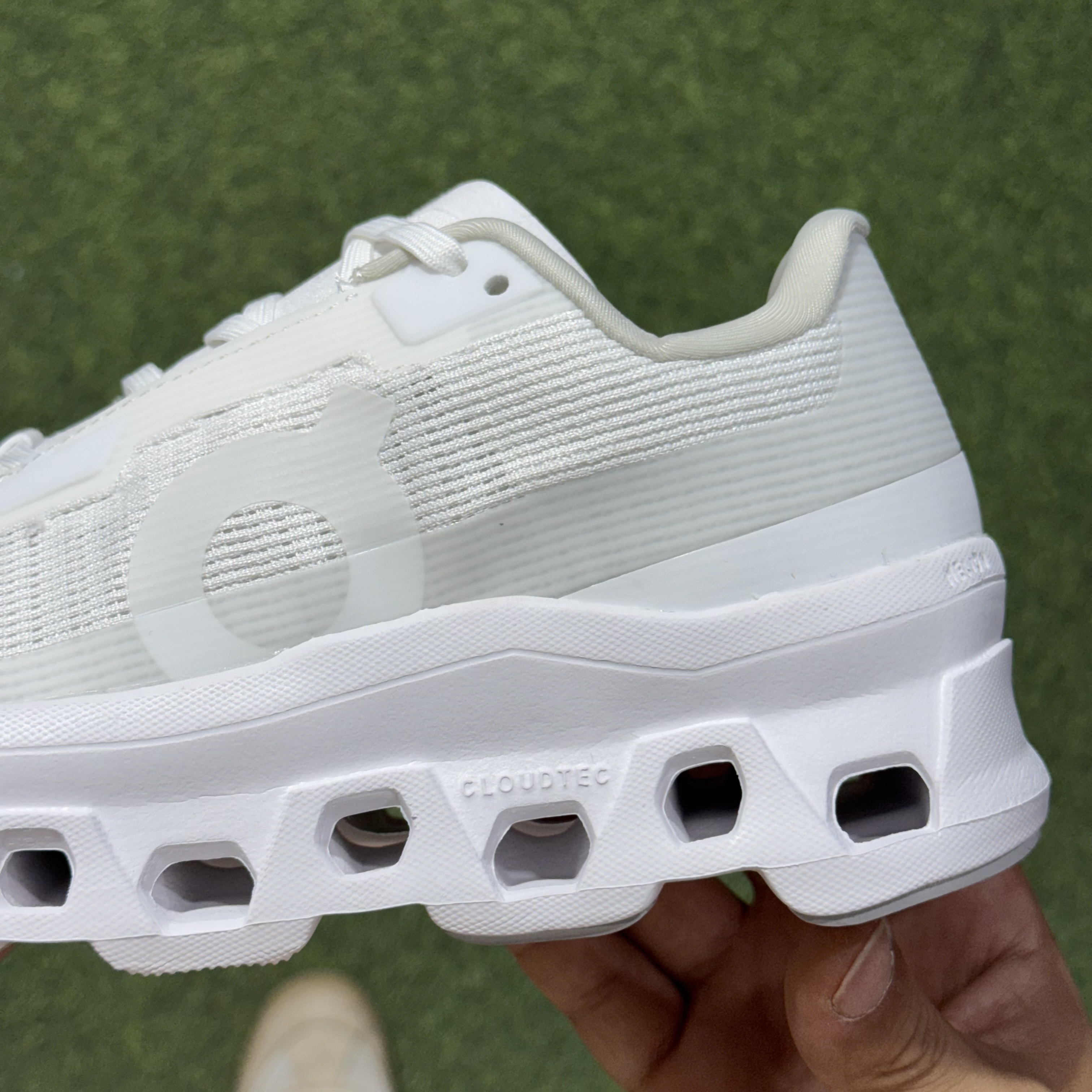 On昂跑 Cloudmonster Void atmos 1 M 低筒 时尚舒适防滑耐磨  波鞋 跑步鞋 女款男款 白色 3MF10671200