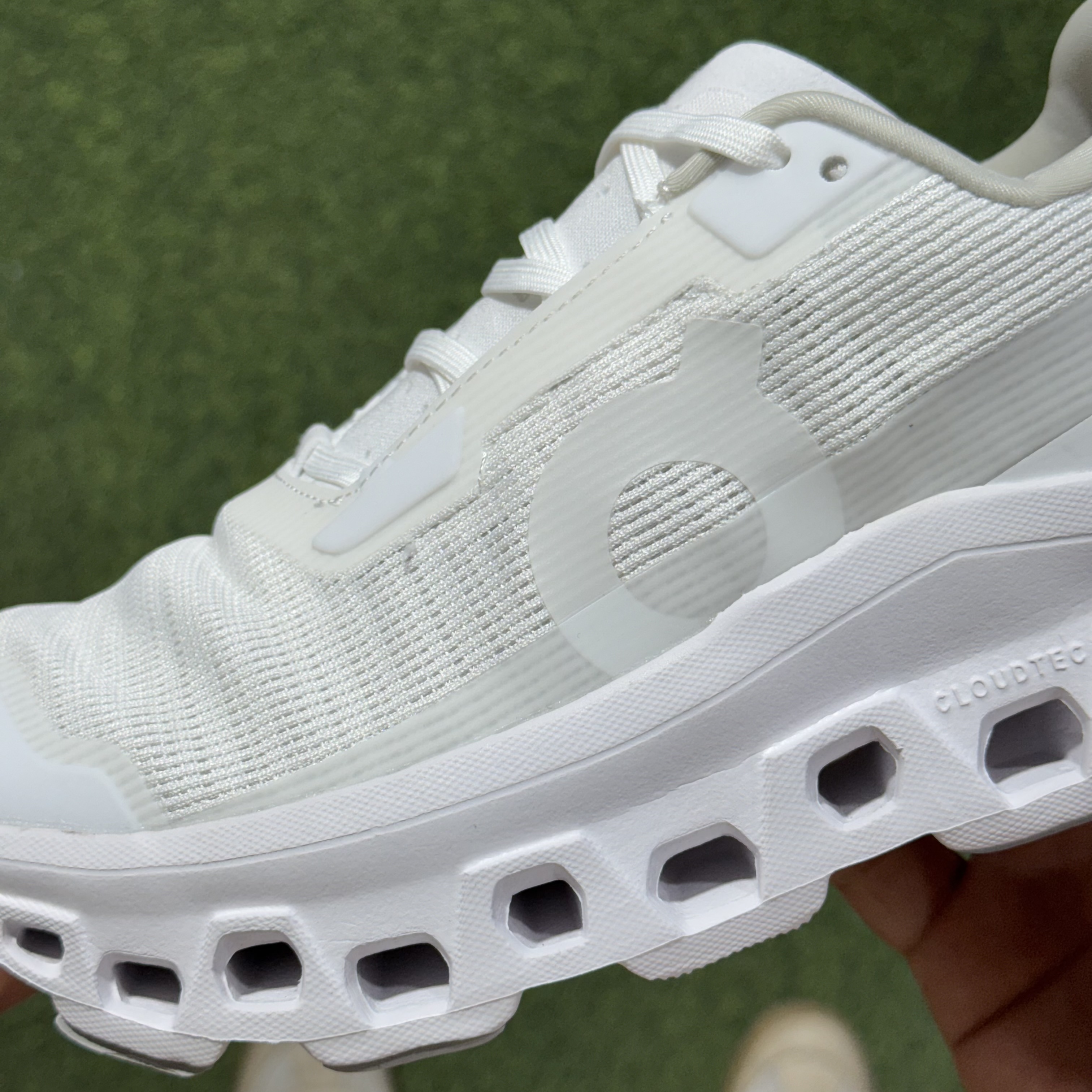 On昂跑 Cloudmonster Void atmos 1 M 低筒 时尚舒适防滑耐磨  波鞋 跑步鞋 女款男款 白色 3MF10671200