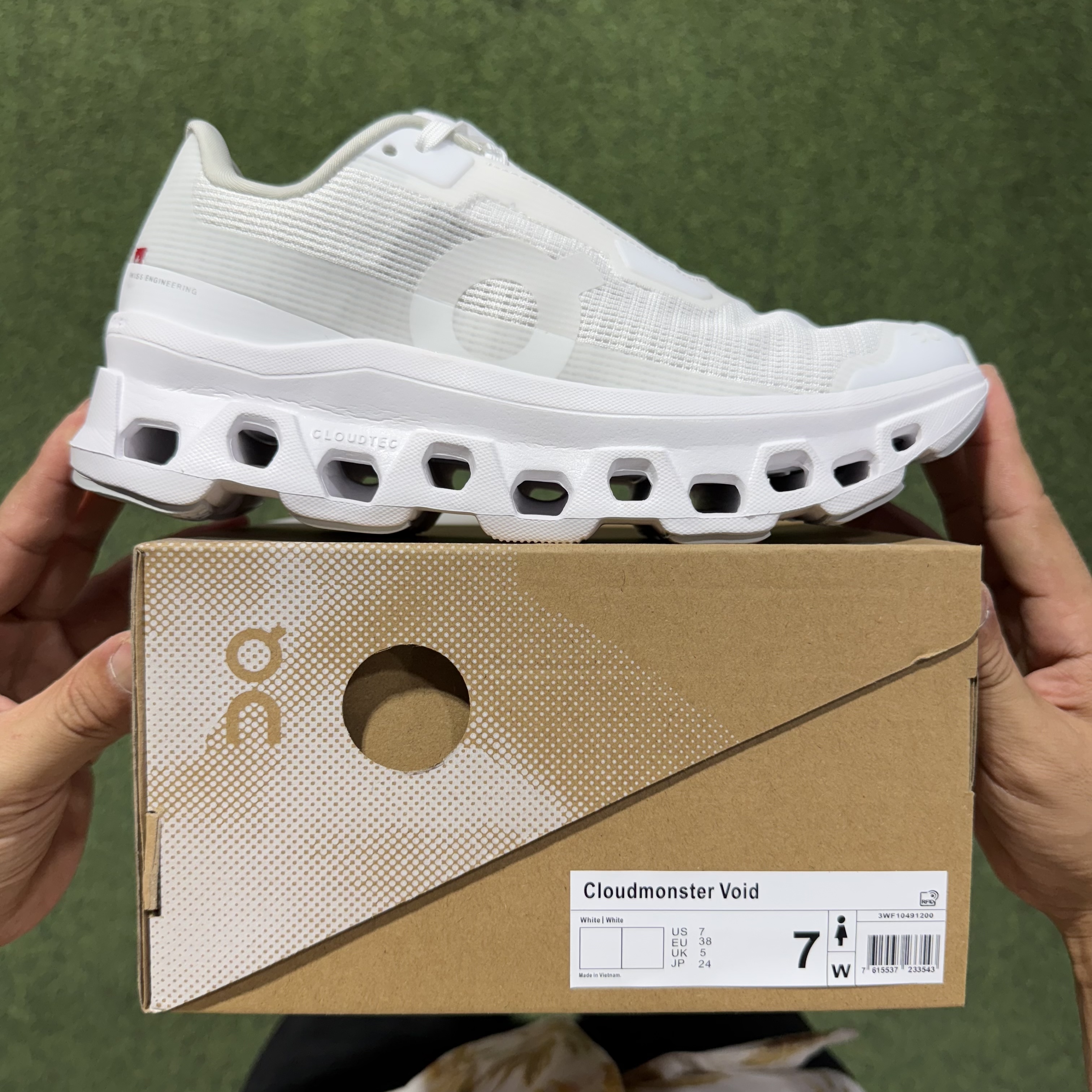 On昂跑 Cloudmonster Void atmos 1 M 低筒 时尚舒适防滑耐磨  波鞋 跑步鞋 女款男款 白色 3MF10671200