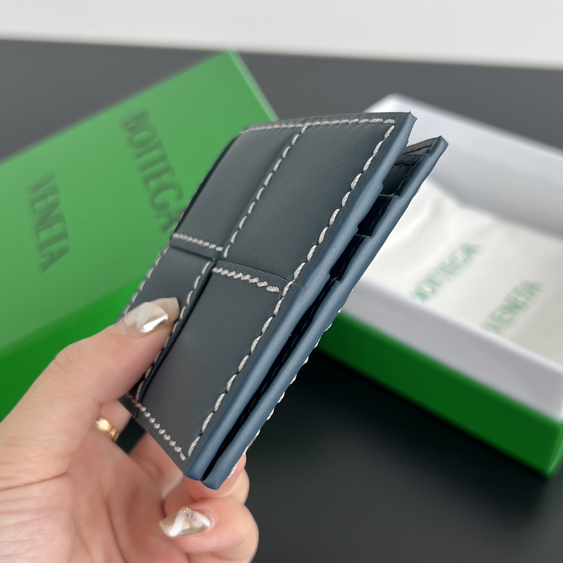 BV 葆蝶 四格 CASSETTE Intreccio编织 牛皮革 短夹 长夹 钱包 男款 黑B5 743004V39K11039 743004V39K12632