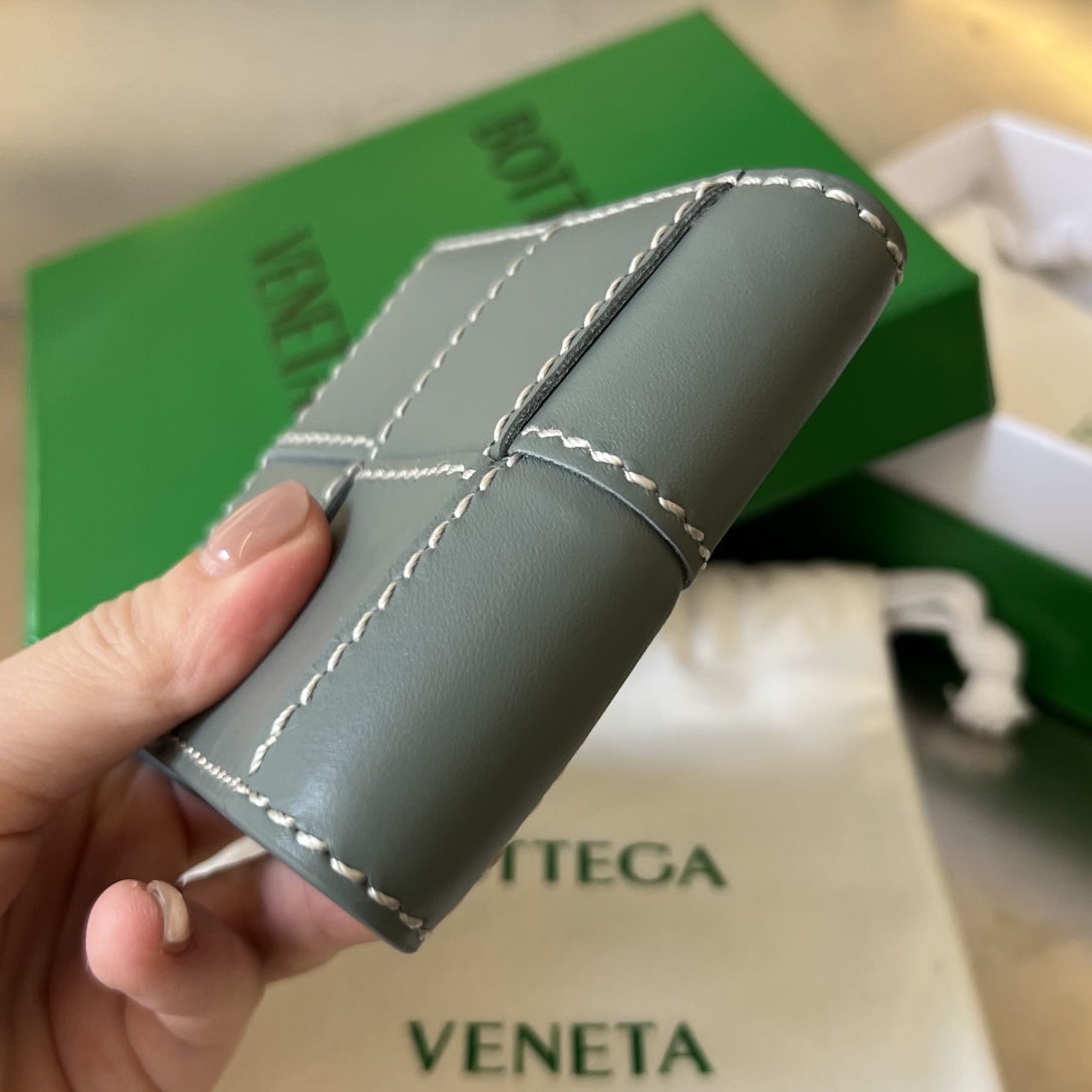 BV 葆蝶 四格 CASSETTE Intreccio编织 牛皮革 短夹 长夹 钱包 男款 黑B5 743004V39K11039 743004V39K12632