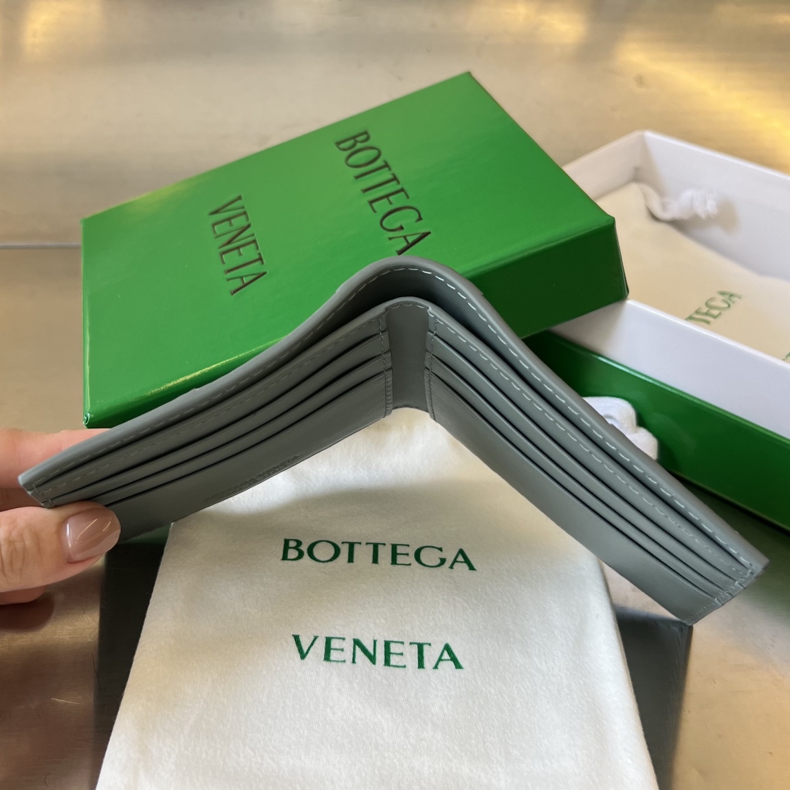 BV 葆蝶 四格 CASSETTE Intreccio编织 牛皮革 短夹 长夹 钱包 男款 黑B5 743004V39K11039 743004V39K12632