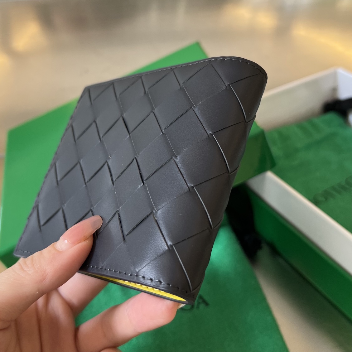 BV 葆蝶 编织双折 双面色 Intrecciato 牛皮革 短夹 长夹 钱包 男款 黑黄色B5 605721VCPQ68860
