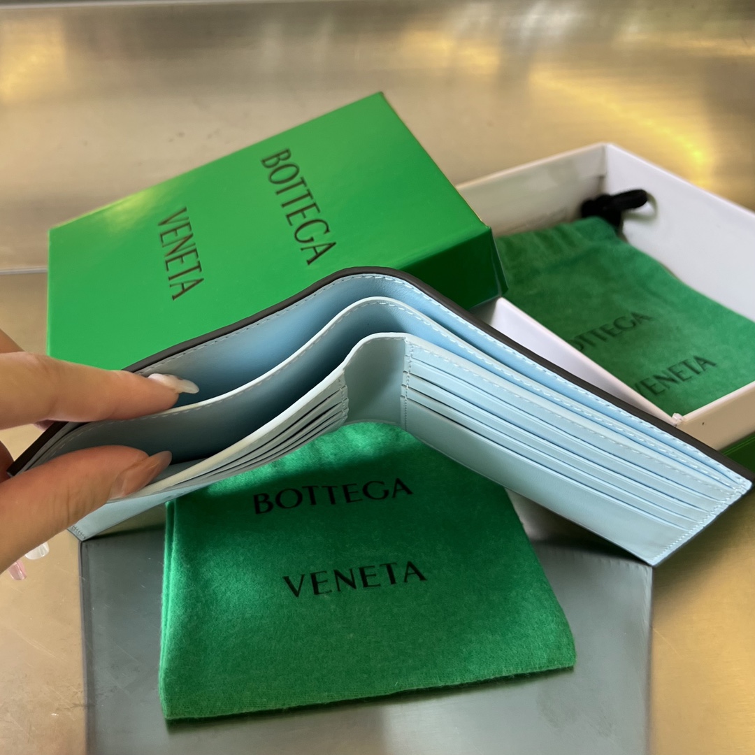 BV 葆蝶 编织双折 双面色 Intrecciato 牛皮革 短夹 长夹 钱包 男款  B5墨水瓶/淡蓝色 605721VCPQ63019