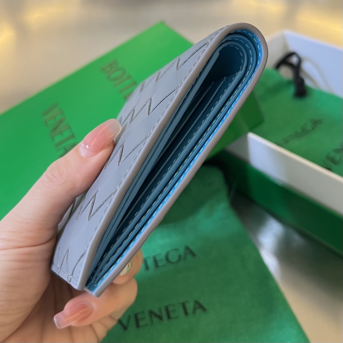 BV 葆蝶 编织双折 双面色 Intrecciato 牛皮革 短夹 长夹 钱包 男款  B5 墨水瓶/淡蓝色 605721VCPQ61249