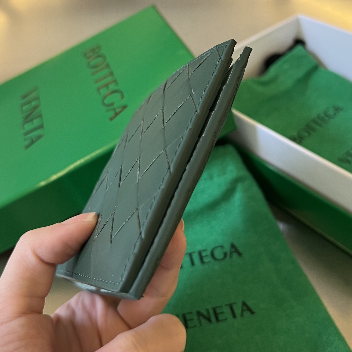 BV 葆蝶 编织双折 双面色 Intrecciato 牛皮革 短夹 长夹 钱包 男款  B5雨树绿拼鼠尾草绿 605721VCPQ61127