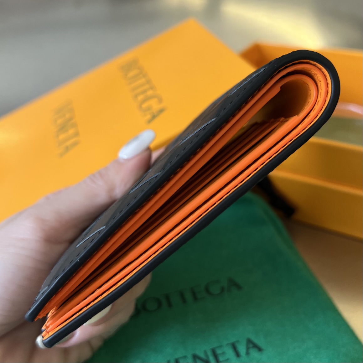 BV 葆蝶 编织双折 双面色 Intrecciato 牛皮革 短夹 长夹 钱包 男款  B5黑橙 605721 