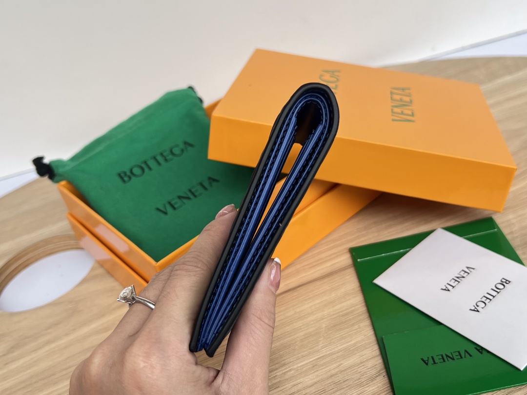 BV 葆蝶 编织双折 双面色 Intrecciato 牛皮革 短夹 长夹 钱包 男款  B5黑蓝 749412 