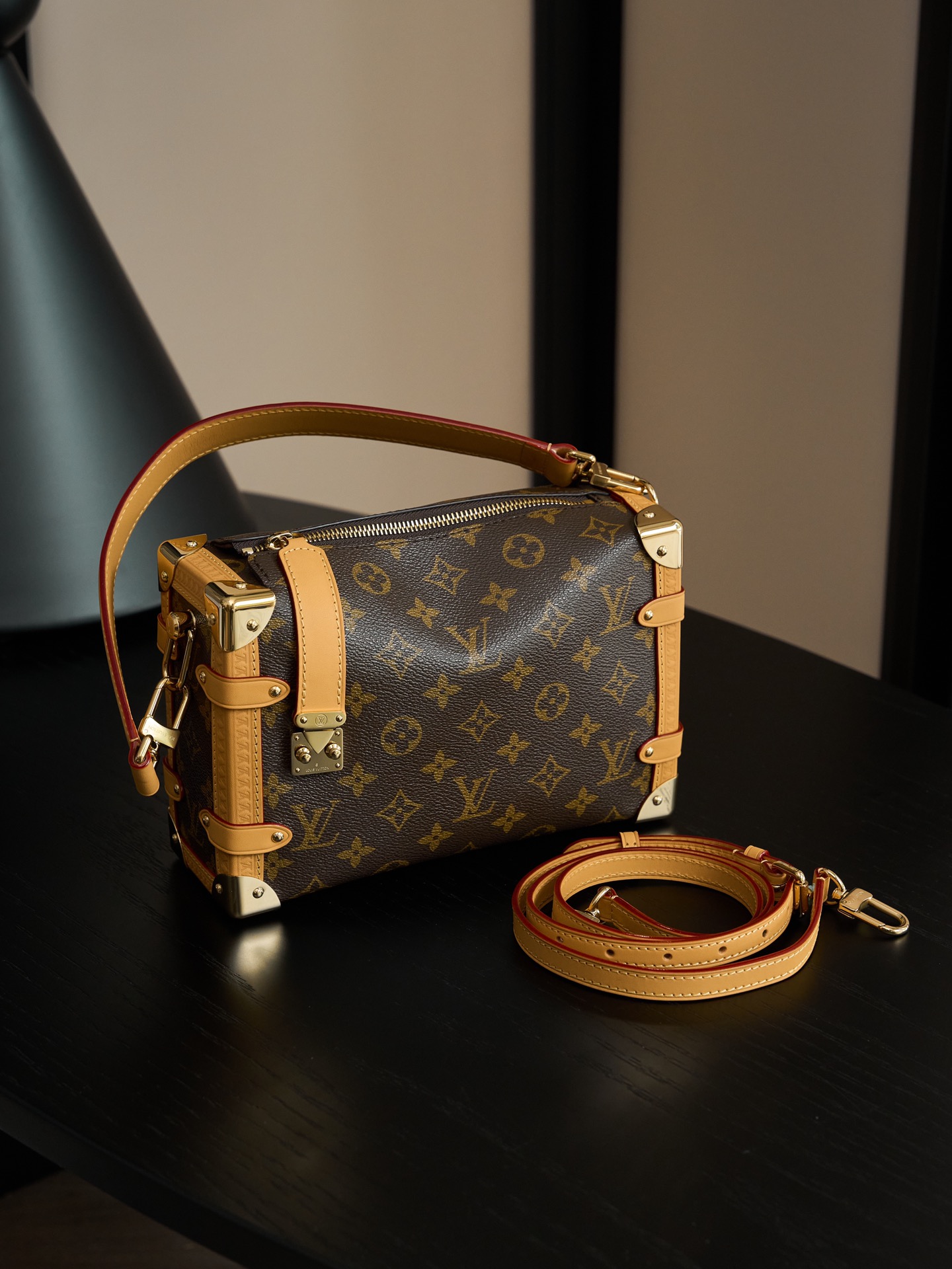  LOUIS VUITTON 路易威登 LV Side Trunk 谷爱凌 可拆卸肩带 LV牛皮革 斜挎包 单肩包 双肩包 水桶 手提包 褐色 M46358