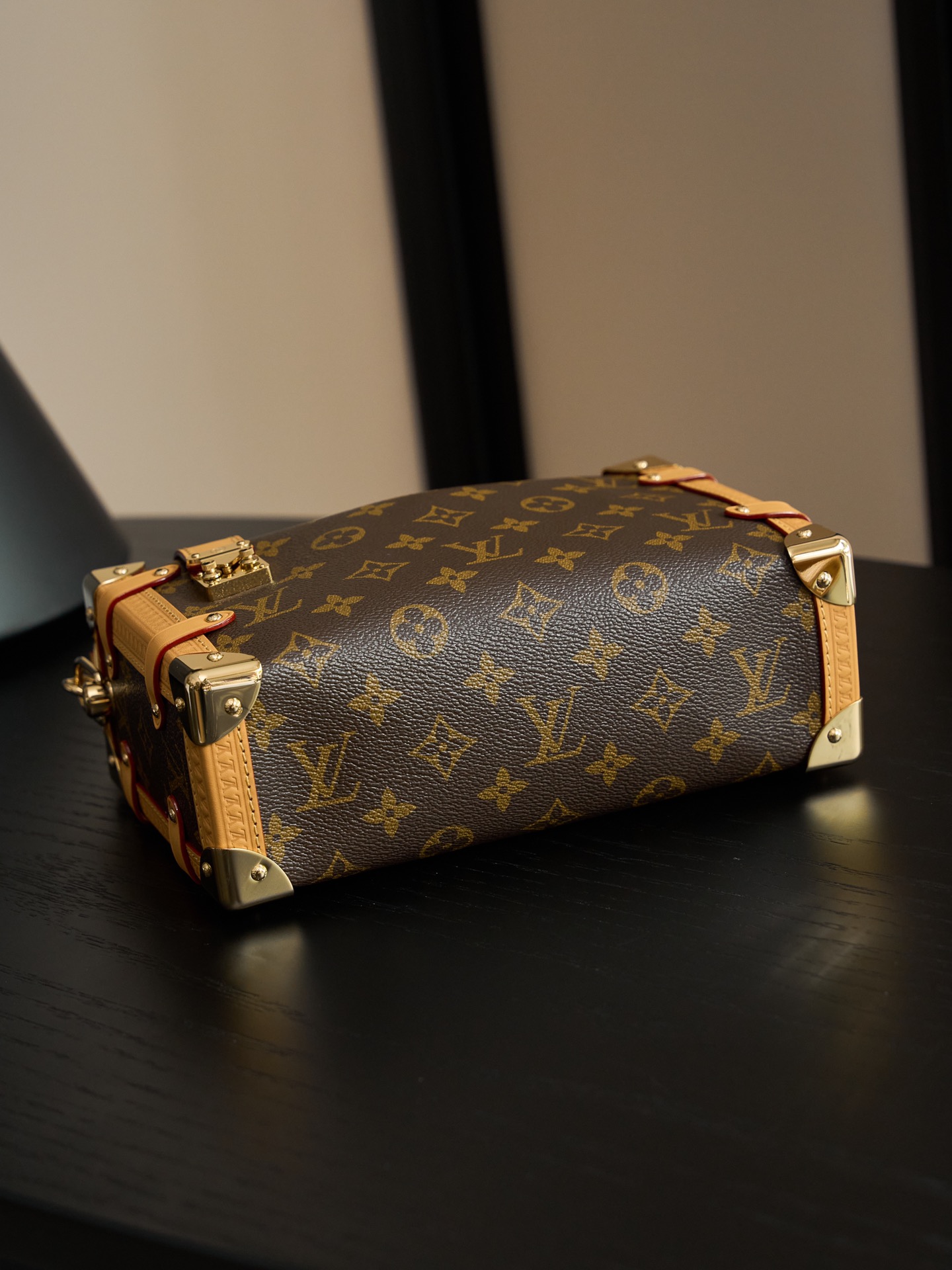  LOUIS VUITTON 路易威登 LV Side Trunk 谷爱凌 可拆卸肩带 LV牛皮革 斜挎包 单肩包 双肩包 水桶 手提包 褐色 M46358