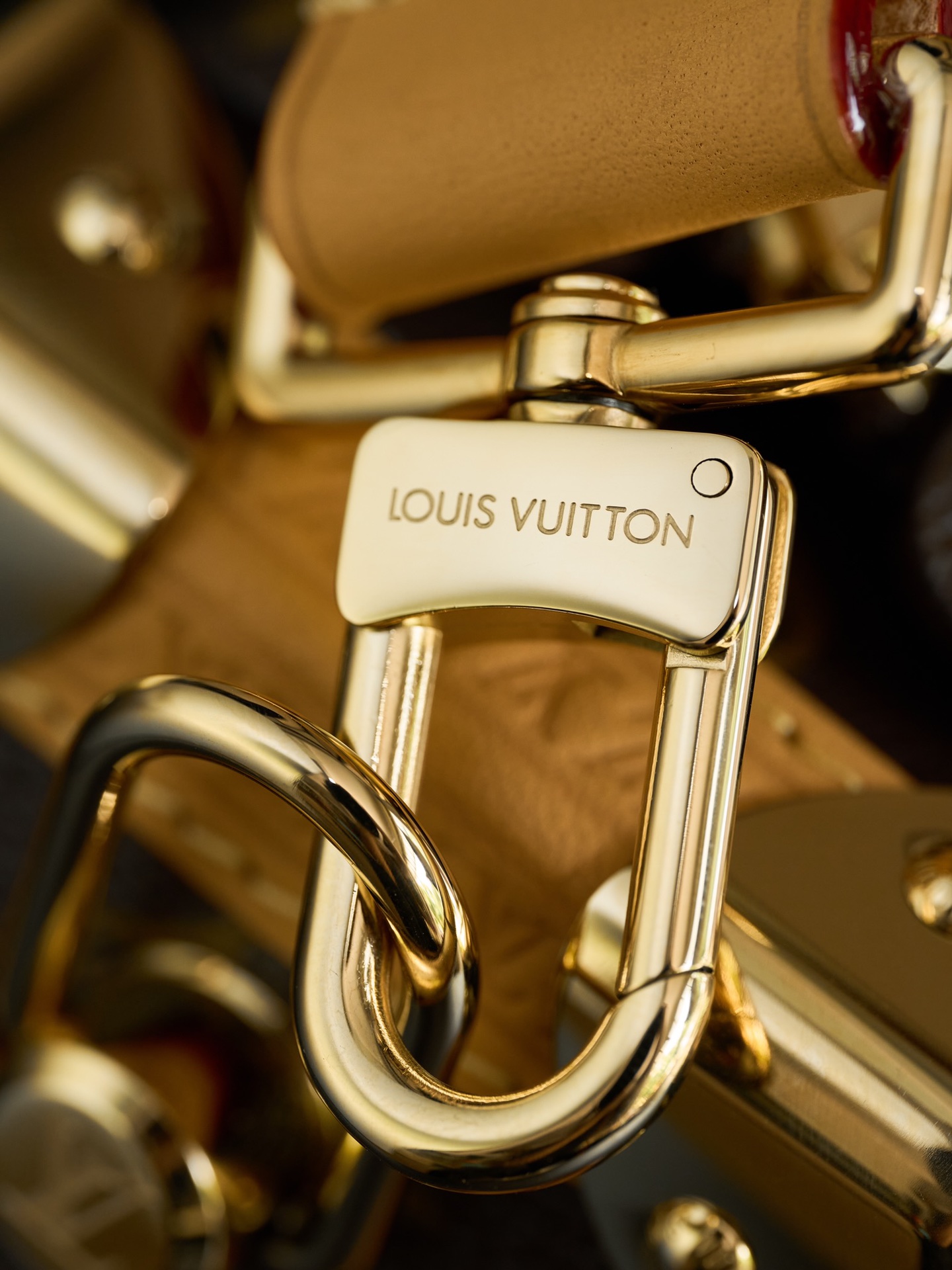  LOUIS VUITTON 路易威登 LV Side Trunk 谷爱凌 可拆卸肩带 LV牛皮革 斜挎包 单肩包 双肩包 水桶 手提包 褐色 M46358