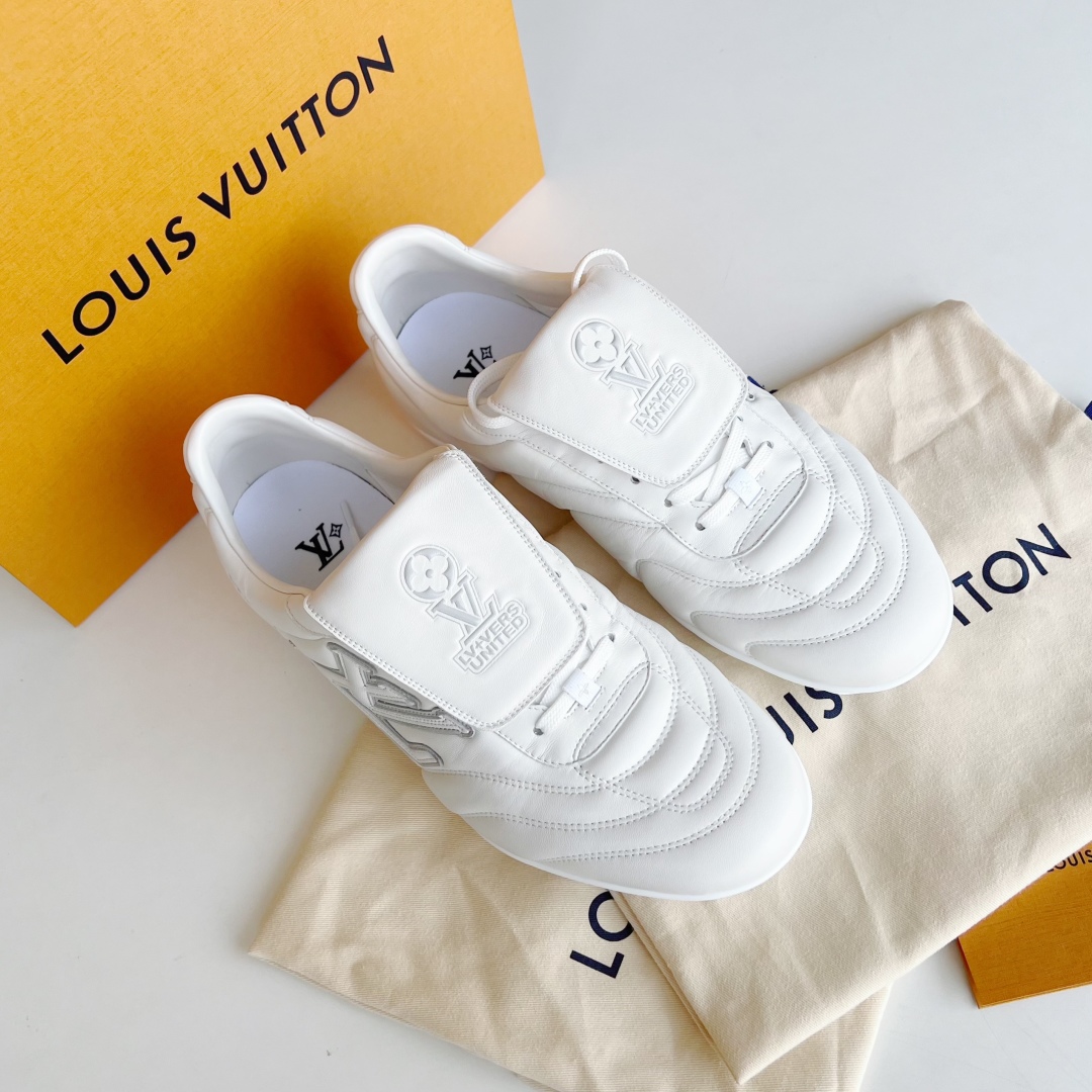 Louis Vuitton Footprint  LV  足球鞋 路易威登 低筒 休闲鞋 板鞋 运动鞋 波鞋 男鞋 白色 版型偏大一码.