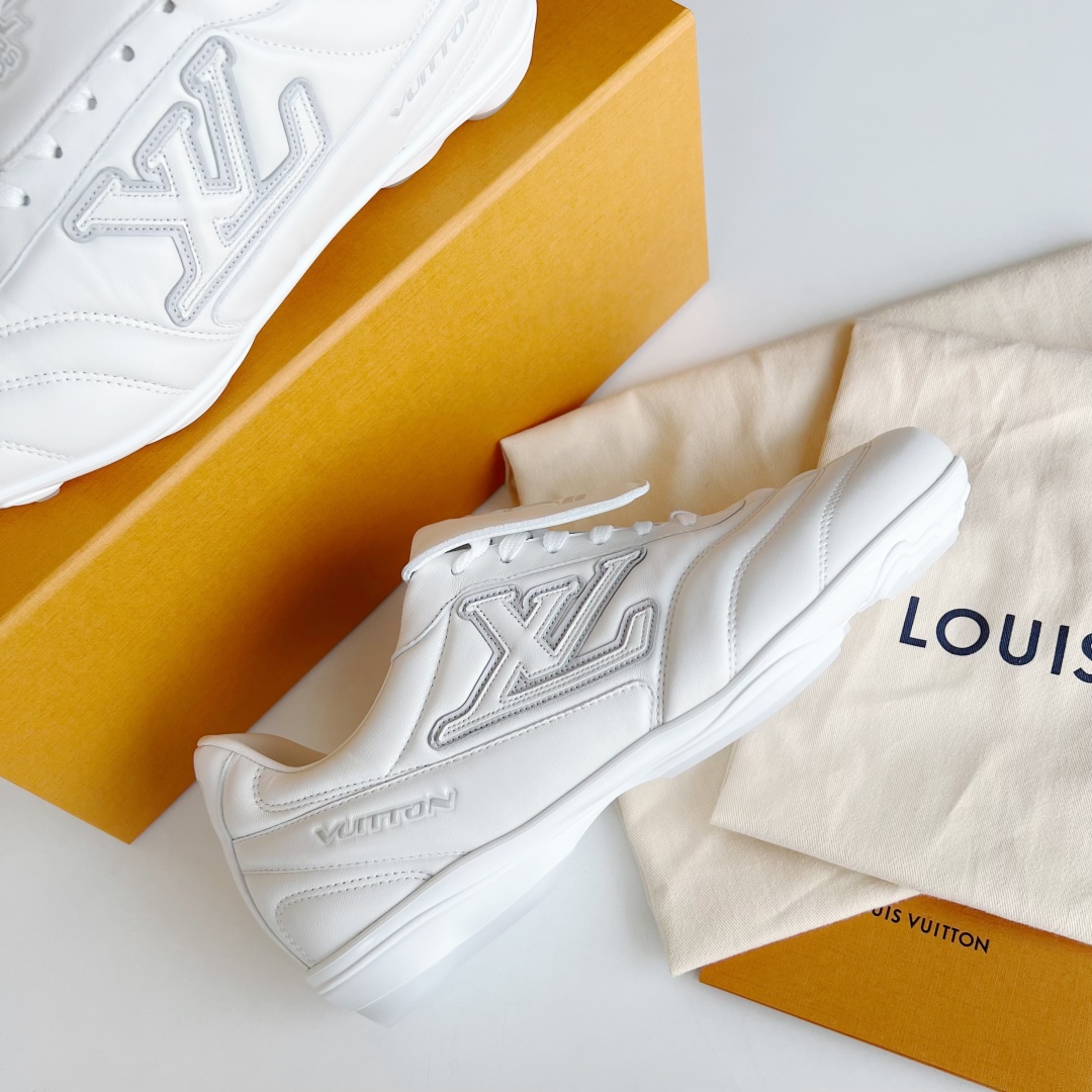 Louis Vuitton Footprint  LV  足球鞋 路易威登 低筒 休闲鞋 板鞋 运动鞋 波鞋 男鞋 白色 版型偏大一码.