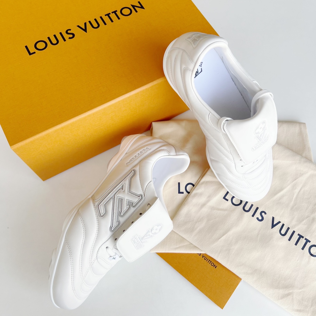 Louis Vuitton Footprint  LV  足球鞋 路易威登 低筒 休闲鞋 板鞋 运动鞋 波鞋 男鞋 白色 版型偏大一码.