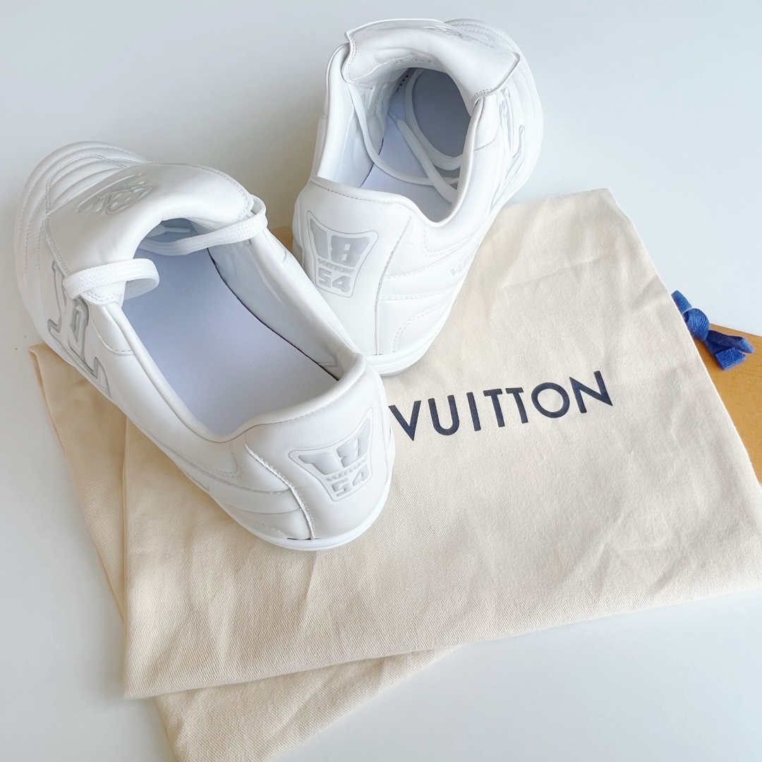 Louis Vuitton Footprint  LV  足球鞋 路易威登 低筒 休闲鞋 板鞋 运动鞋 波鞋 男鞋 白色 版型偏大一码.