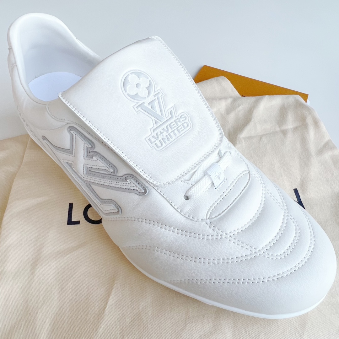 Louis Vuitton Footprint  LV  足球鞋 路易威登 低筒 休闲鞋 板鞋 运动鞋 波鞋 男鞋 白色 版型偏大一码.