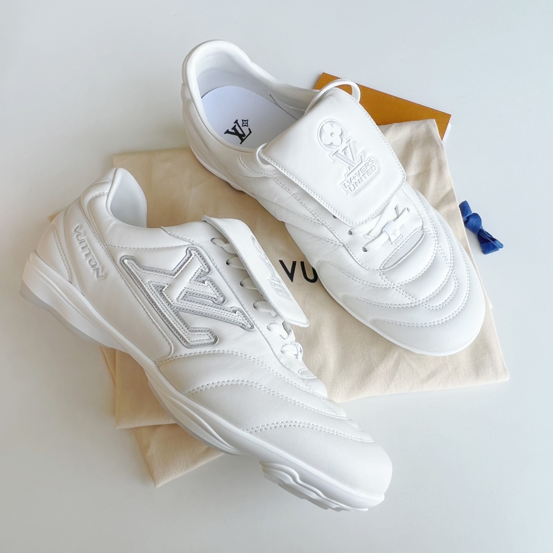 Louis Vuitton Footprint  LV  足球鞋 路易威登 低筒 休闲鞋 板鞋 运动鞋 波鞋 男鞋 白色 版型偏大一码.