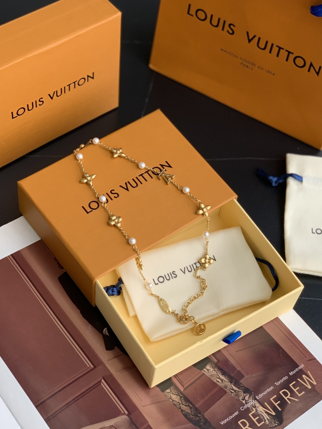 LV Monogram 字母花卉装饰 金属 树脂 珍珠 项链 女款 46CM  M01610金色