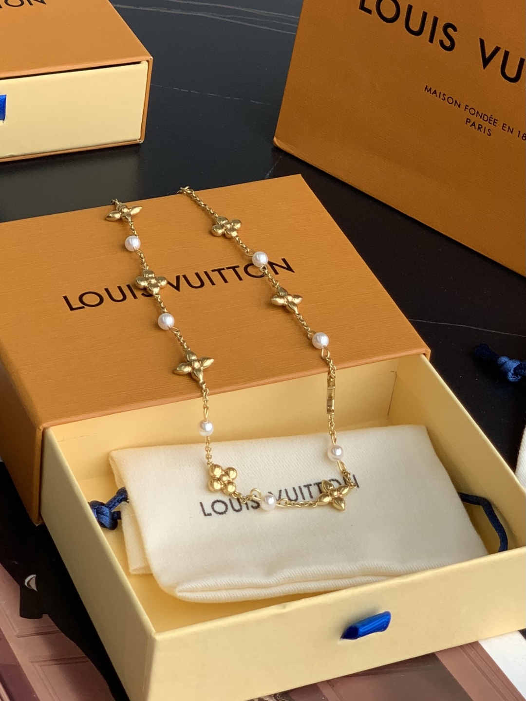 LV Monogram 字母花卉装饰 金属 树脂 珍珠 项链 女款 46CM  M01610金色