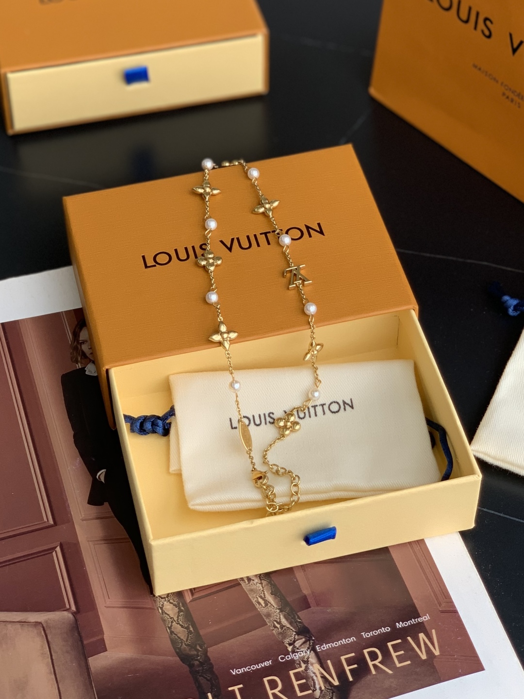 LV Monogram 字母花卉装饰 金属 树脂 珍珠 项链 女款 46CM  M01610金色