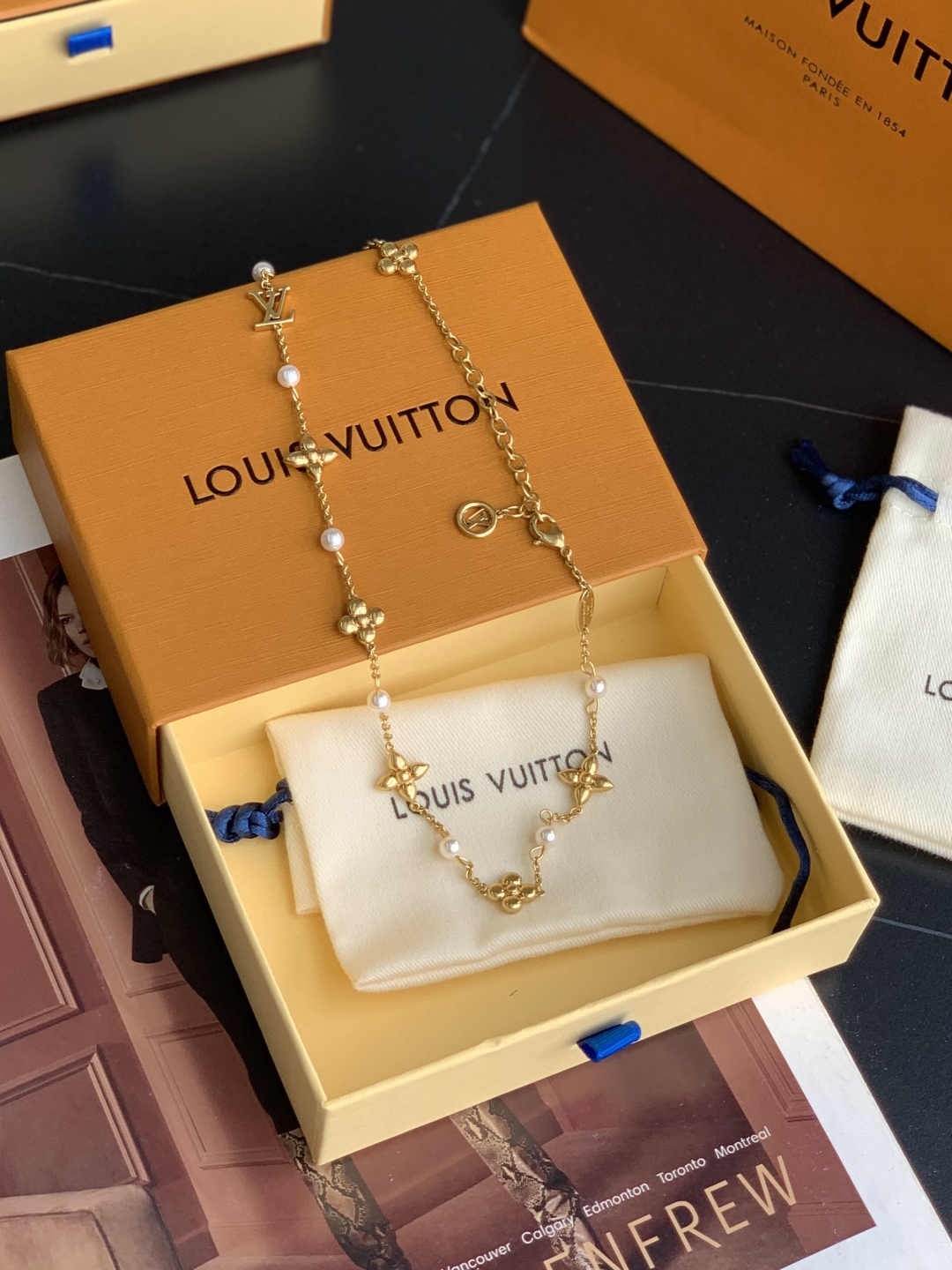 LV Monogram 字母花卉装饰 金属 树脂 珍珠 项链 女款 46CM  M01610金色