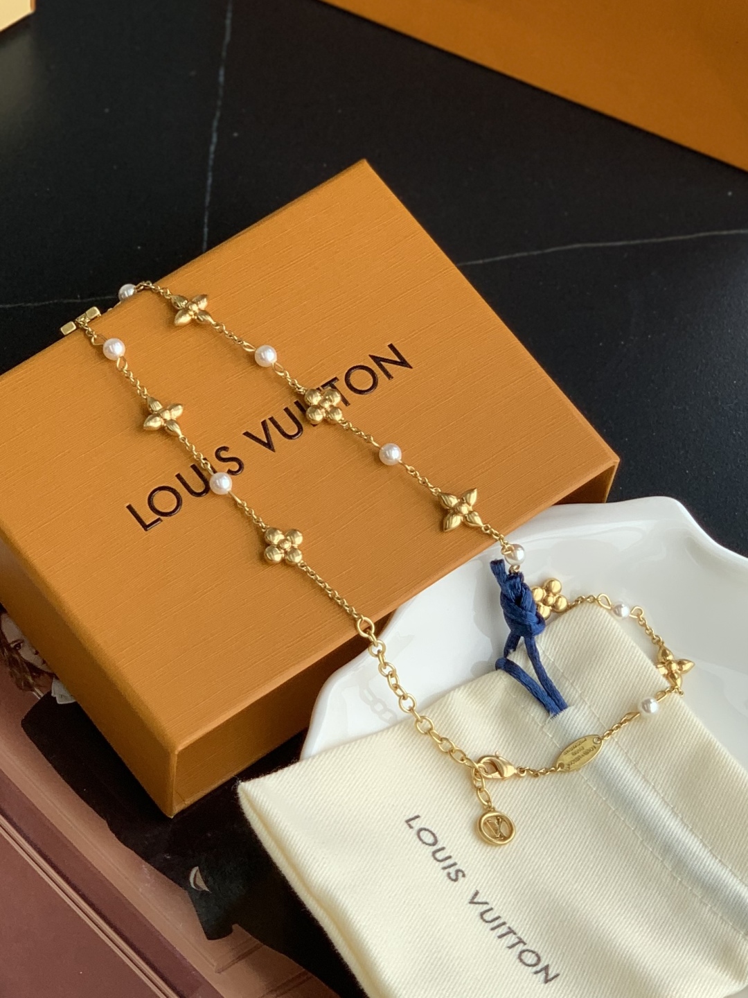 LV Monogram 字母花卉装饰 金属 树脂 珍珠 项链 女款 46CM  M01610金色