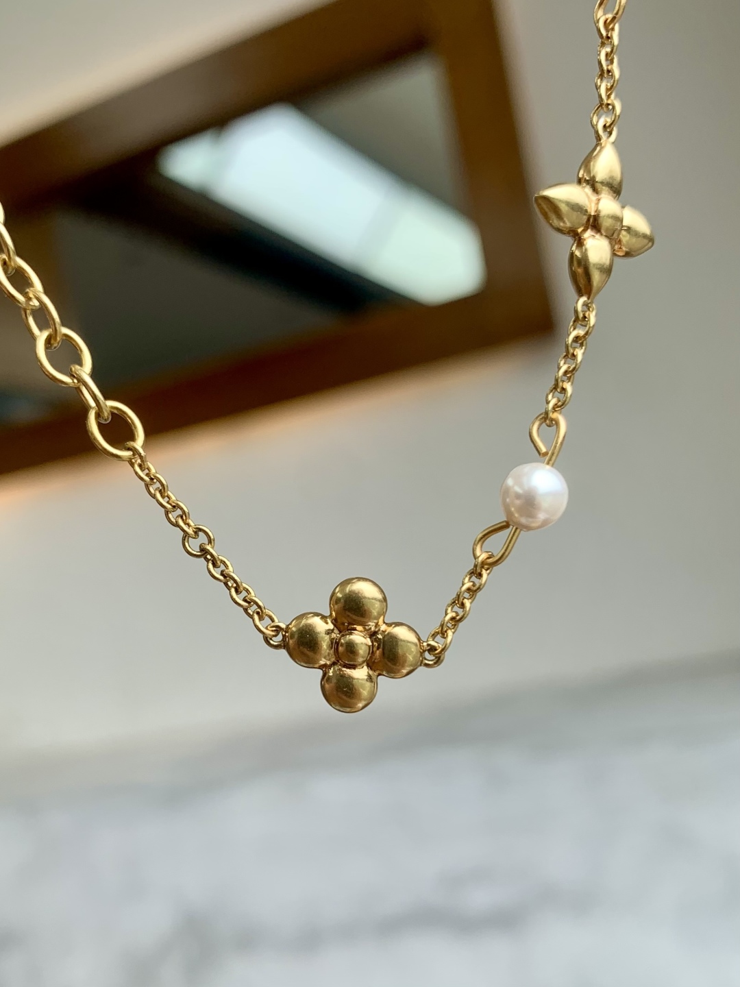 LV Monogram 字母花卉装饰 金属 树脂 珍珠 项链 女款 46CM  M01610金色