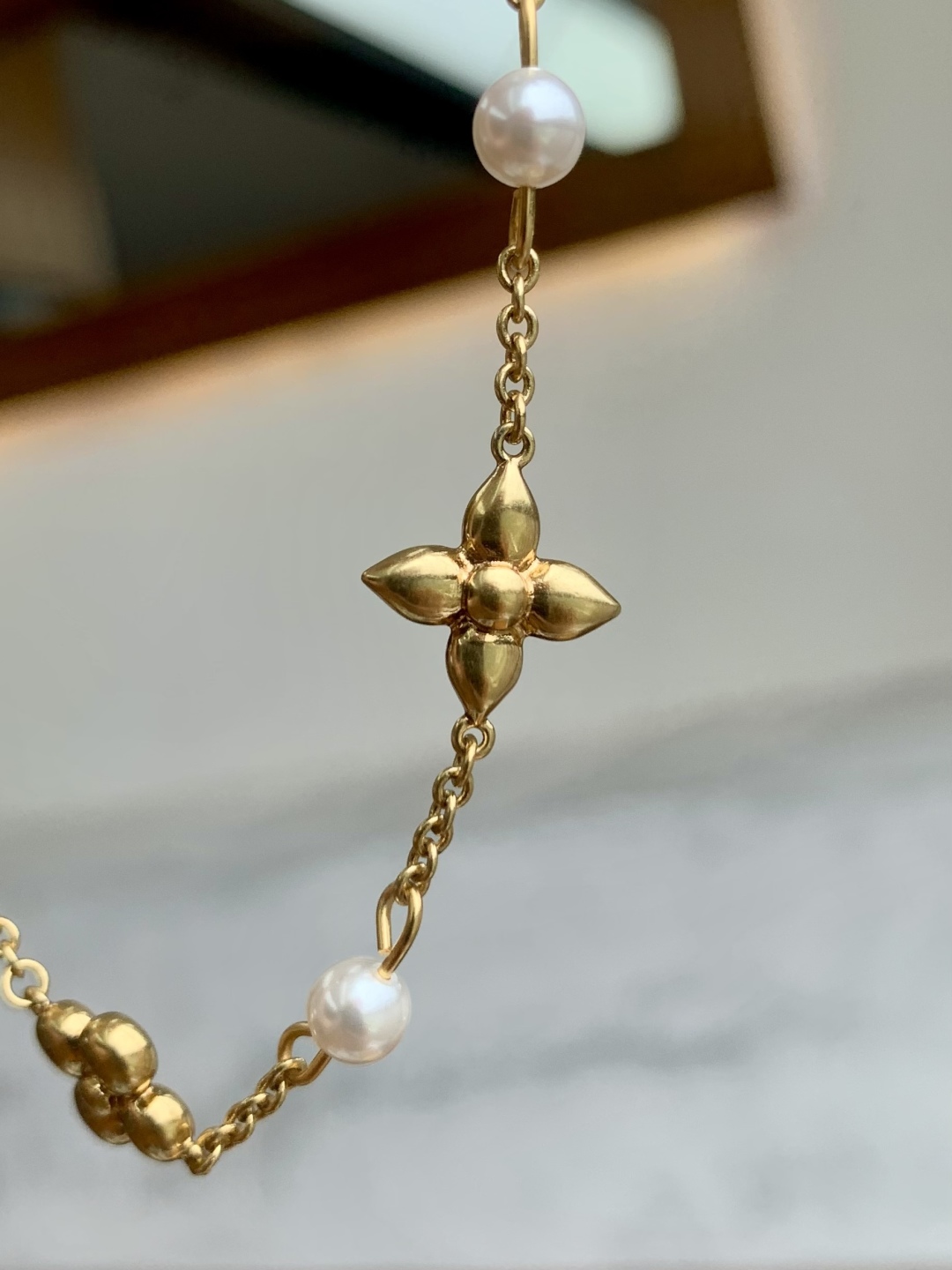 LV Monogram 字母花卉装饰 金属 树脂 珍珠 项链 女款 46CM  M01610金色