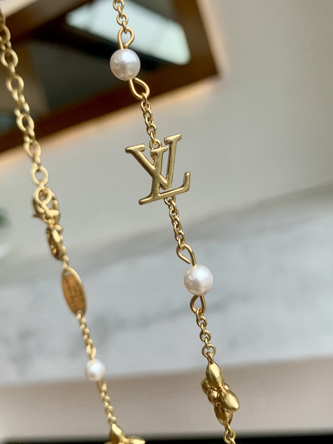 LV Monogram 字母花卉装饰 金属 树脂 珍珠 项链 女款 46CM  M01610金色
