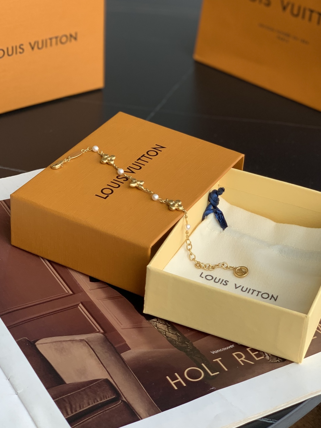 LV Monogram 字母花卉装饰 金属 树脂 珍珠 手链 女款 22CM  M1429A金色