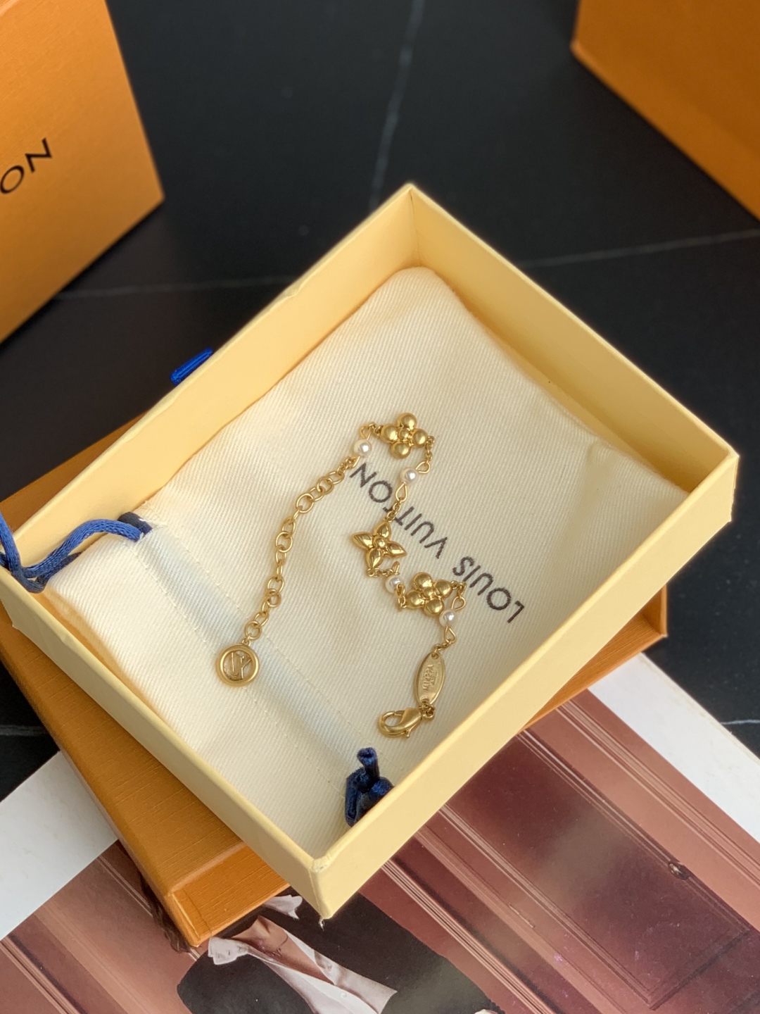 LV Monogram 字母花卉装饰 金属 树脂 珍珠 手链 女款 22CM  M1429A金色