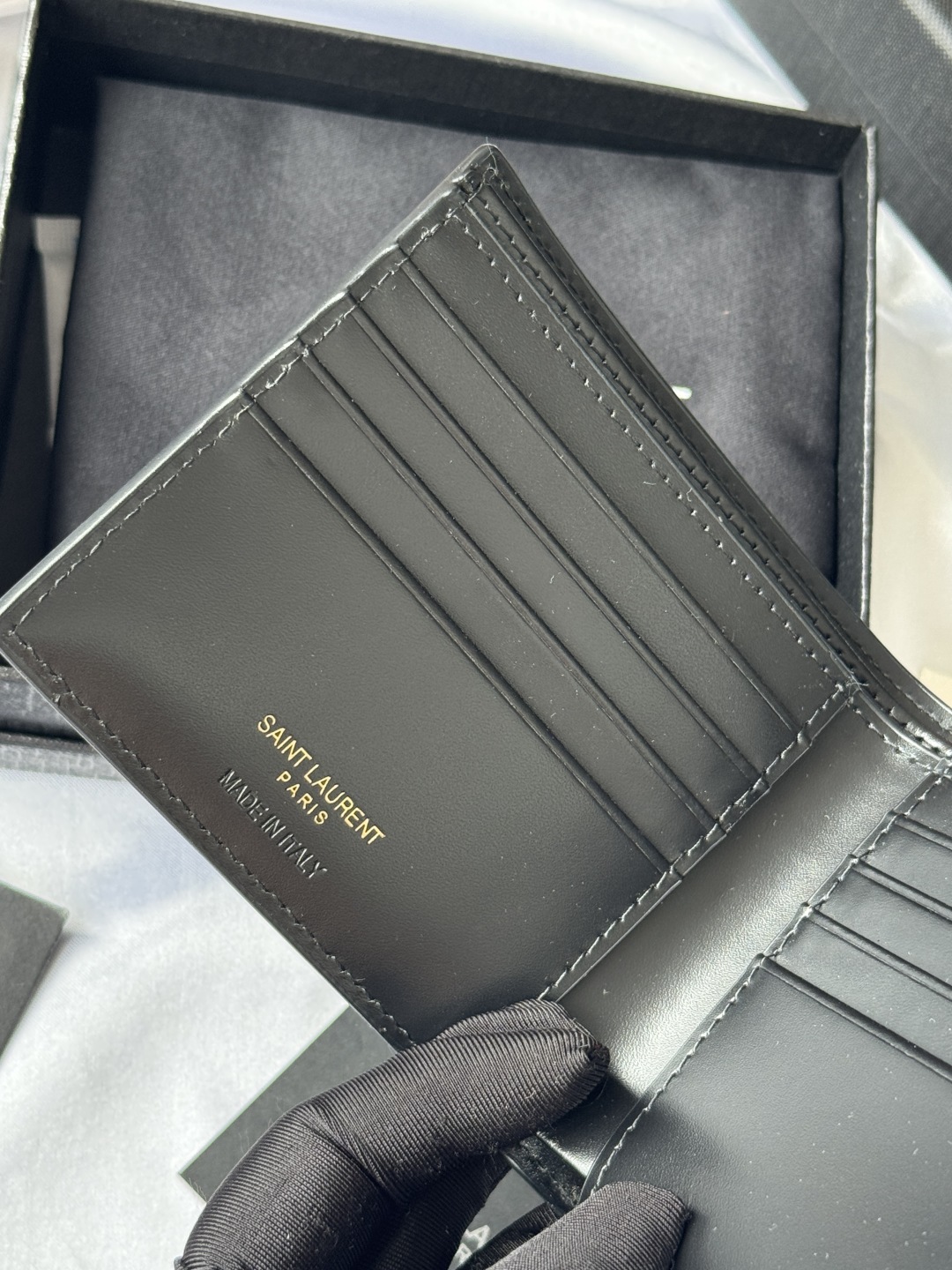 SAINT LAURENT 圣罗兰 YSL 金标小Logo亮面双折经典推荐 皮革 钱包 短夹 鳄鱼纹黑色八卡 607727DZEDW-1000