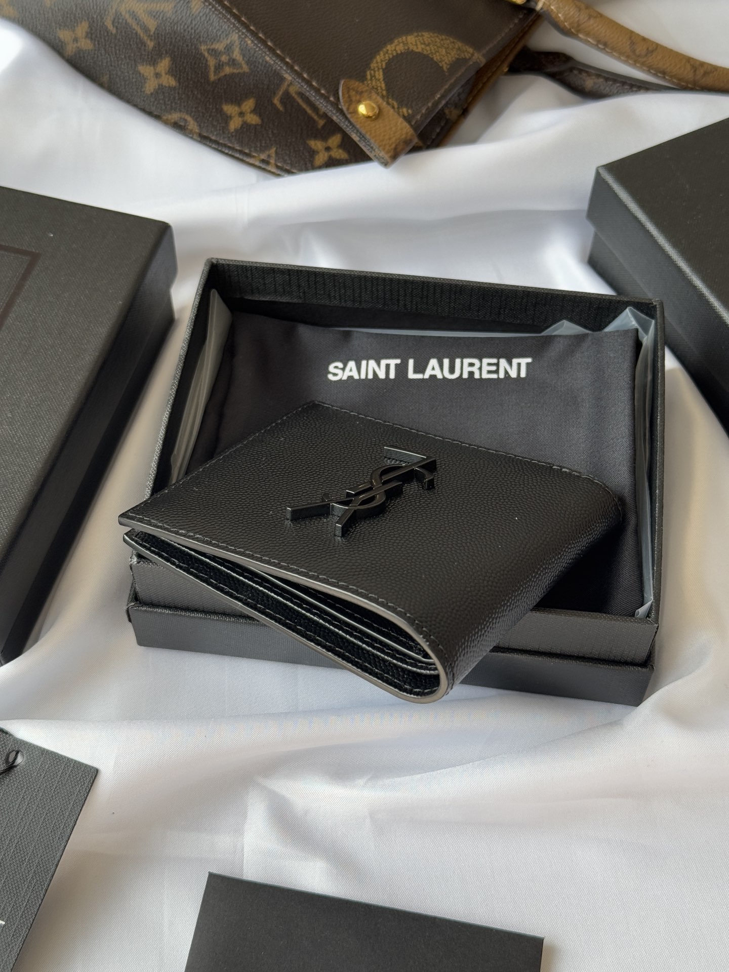 SAINT LAURENT 圣罗兰 Monogram YSL 小Logo 双折经典 皮革 钱包 短夹 颗粒黑色八卡 453276-BTY0U-1000