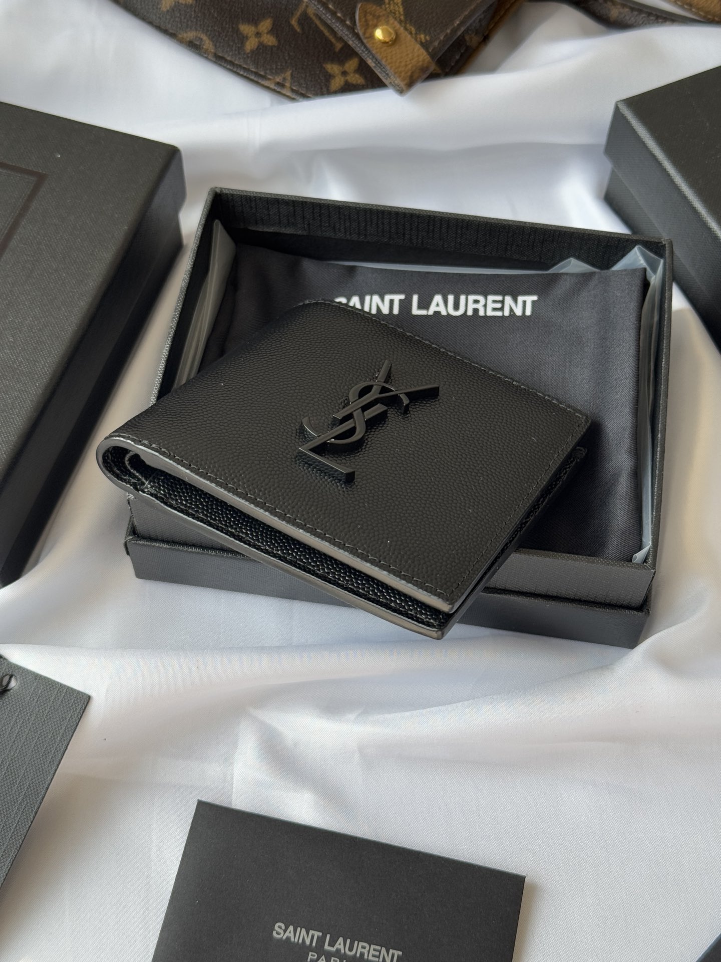SAINT LAURENT 圣罗兰 Monogram YSL 小Logo 双折经典 皮革 钱包 短夹 颗粒黑色八卡 453276-BTY0U-1000
