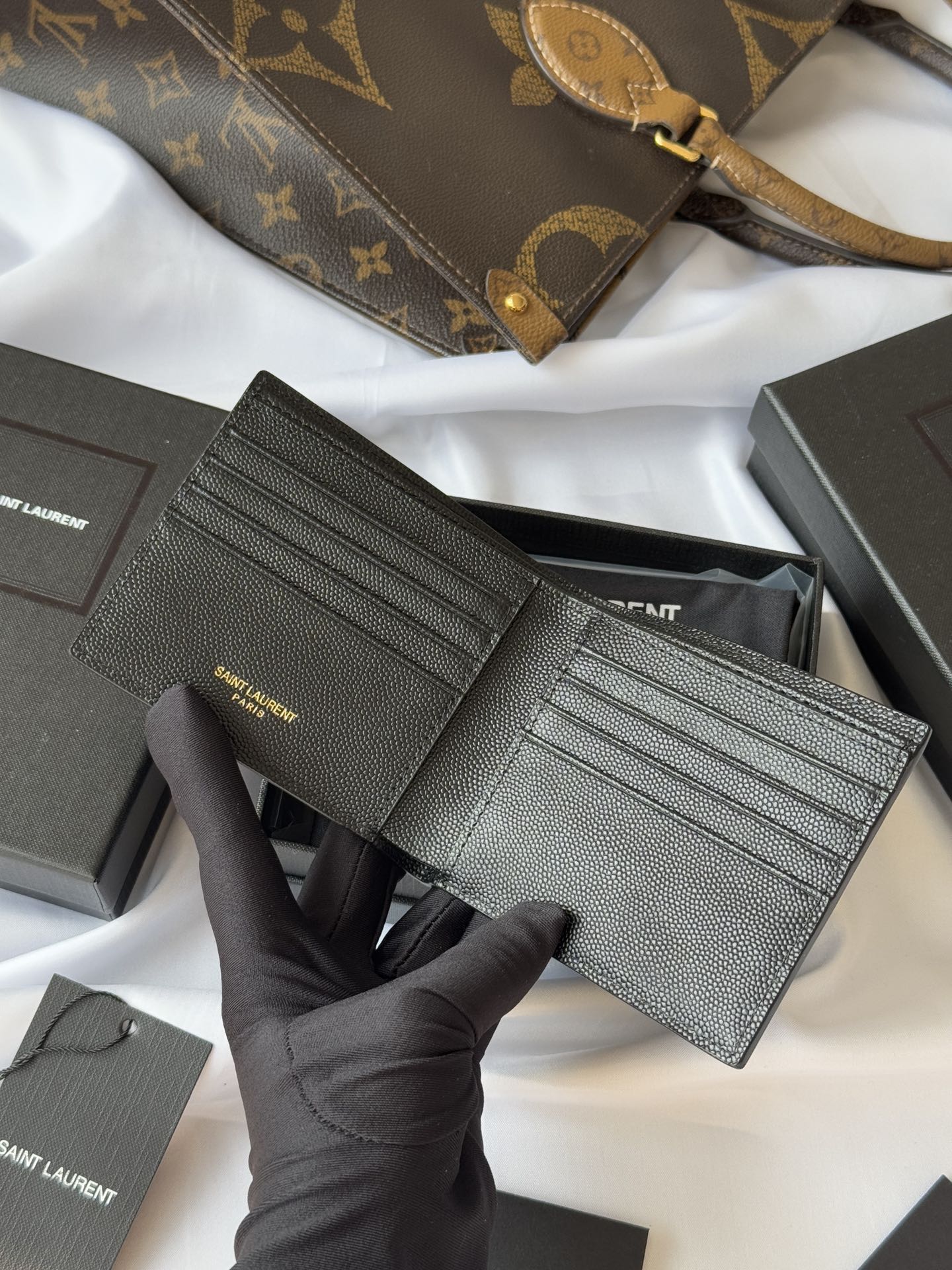 SAINT LAURENT 圣罗兰 Monogram YSL 小Logo 双折经典 皮革 钱包 短夹 颗粒黑色八卡 453276-BTY0U-1000