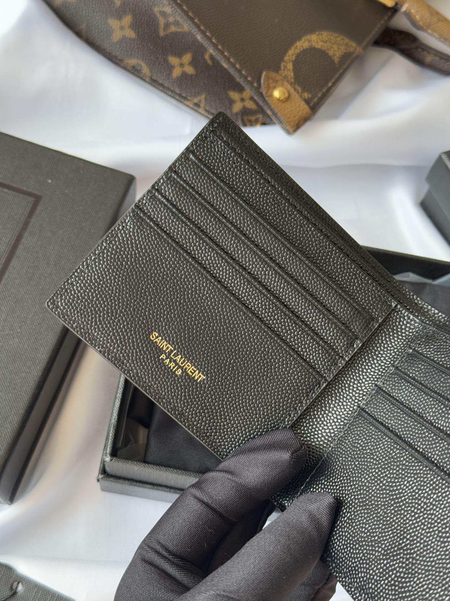 SAINT LAURENT 圣罗兰 Monogram YSL 小Logo 双折经典 皮革 钱包 短夹 颗粒黑色八卡 453276-BTY0U-1000