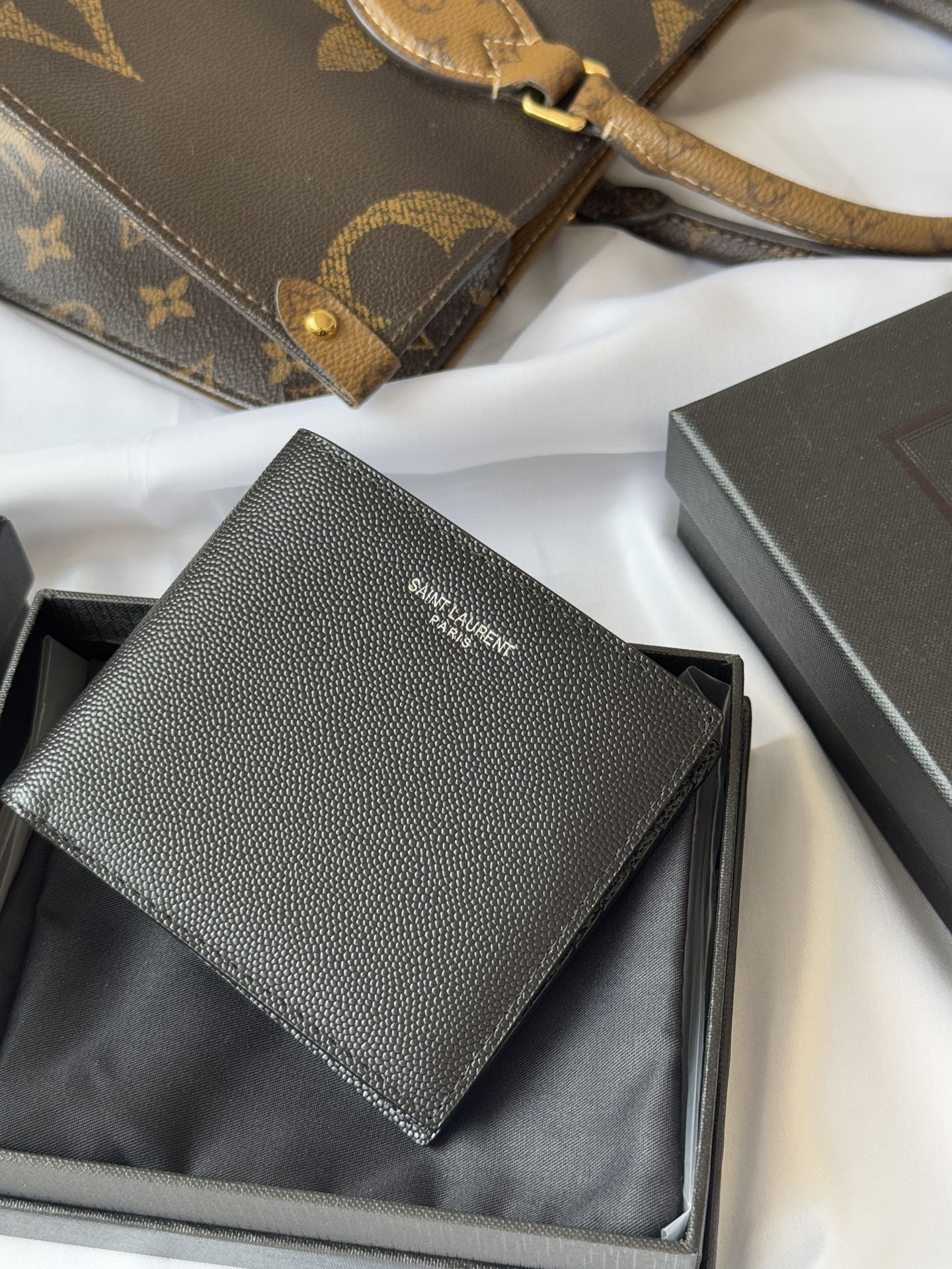 SAINT LAURENT 圣罗兰 Monogram YSL 小Logo 双折经典 皮革 钱包 短夹 颗粒黑色烫金八卡 396307BTY0N-1000