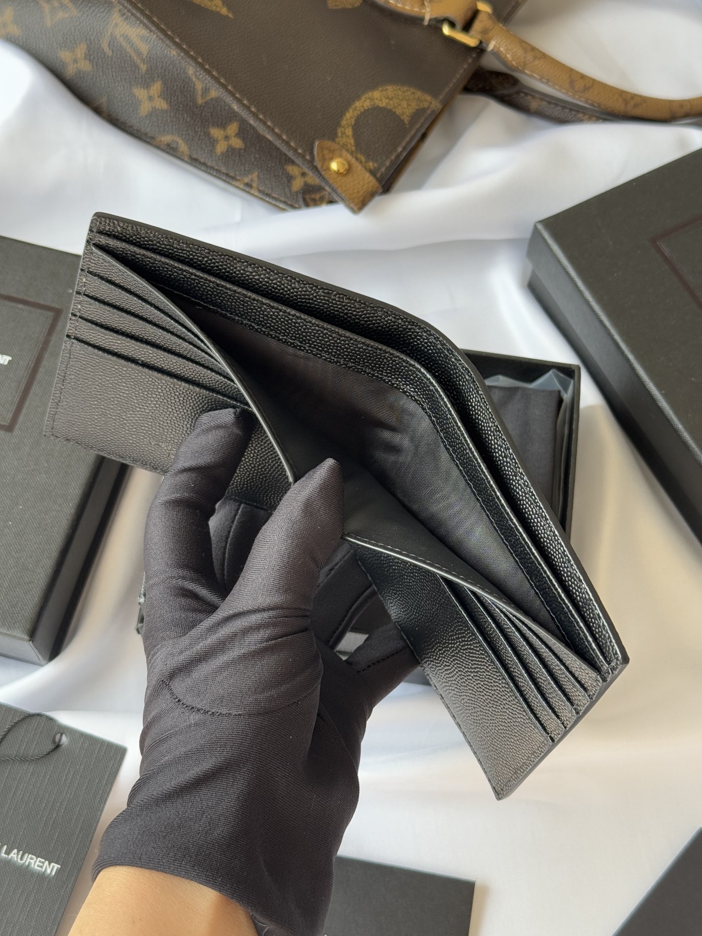 SAINT LAURENT 圣罗兰 Monogram YSL 小Logo 双折经典 皮革 钱包 短夹 颗粒黑色烫金八卡 396307BTY0N-1000