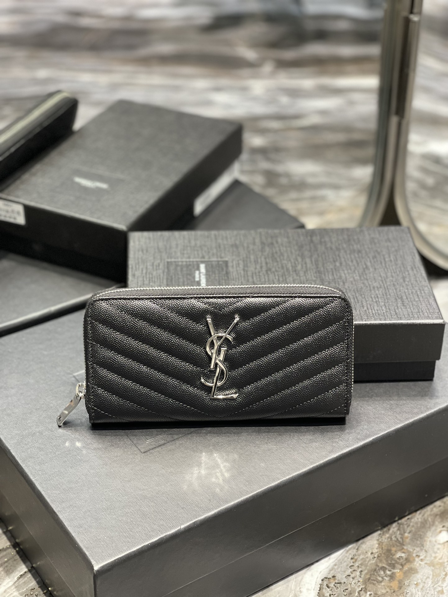 SAINT LAURENT 圣罗兰 Monogram YSL Logo  皮革 钱包 长夹拉链  颗粒 多色  358094BOW011000