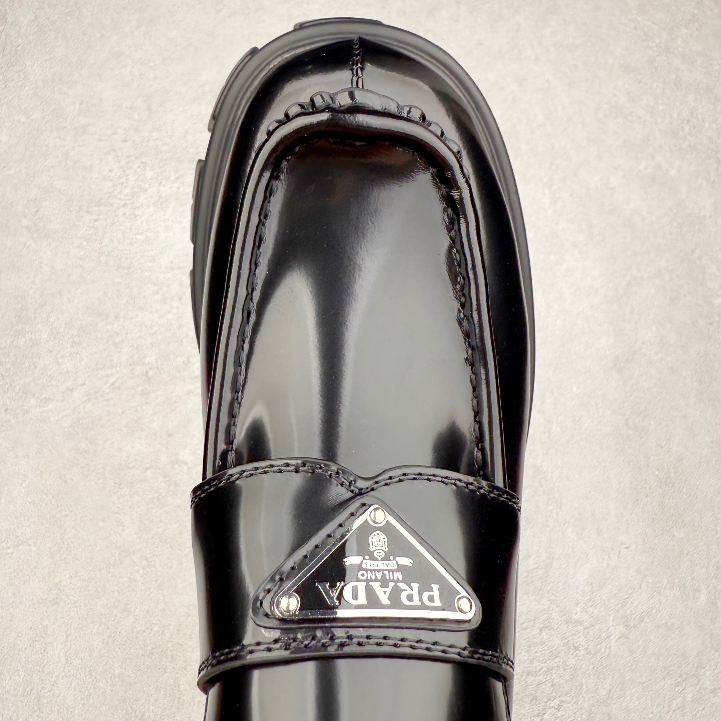 PRADA Monolith 普拉达 亮面皮革徽标 套穿 低筒 乐福鞋 皮鞋  女款 黑色 1D649M_069_F0002_F_B055