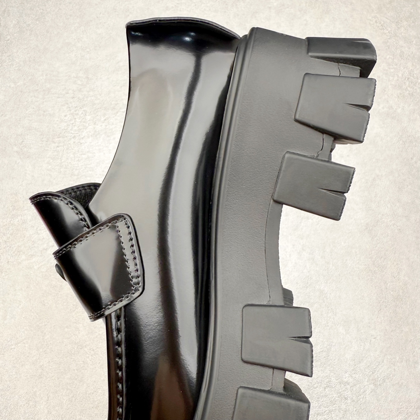 PRADA Monolith 普拉达 亮面皮革徽标 套穿 低筒 乐福鞋 皮鞋  女款 黑色 1D649M_069_F0002_F_B055