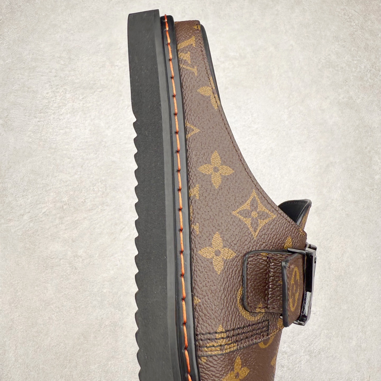 LV拖鞋 Louis Vuitton  Easy 路易威登 包头 时尚凉拖 室内外休闲鞋 老花 棕色 1ABFDJ